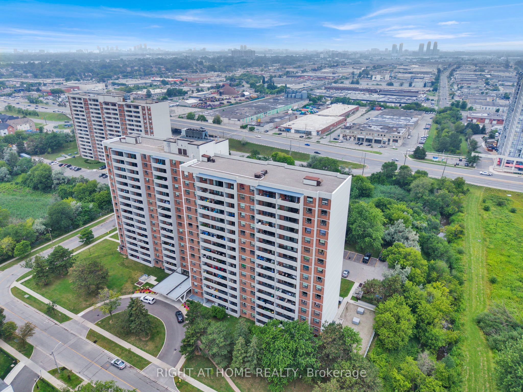 100 Prudential Drive 1608, Toronto, ON M1P 4V4 photo 2