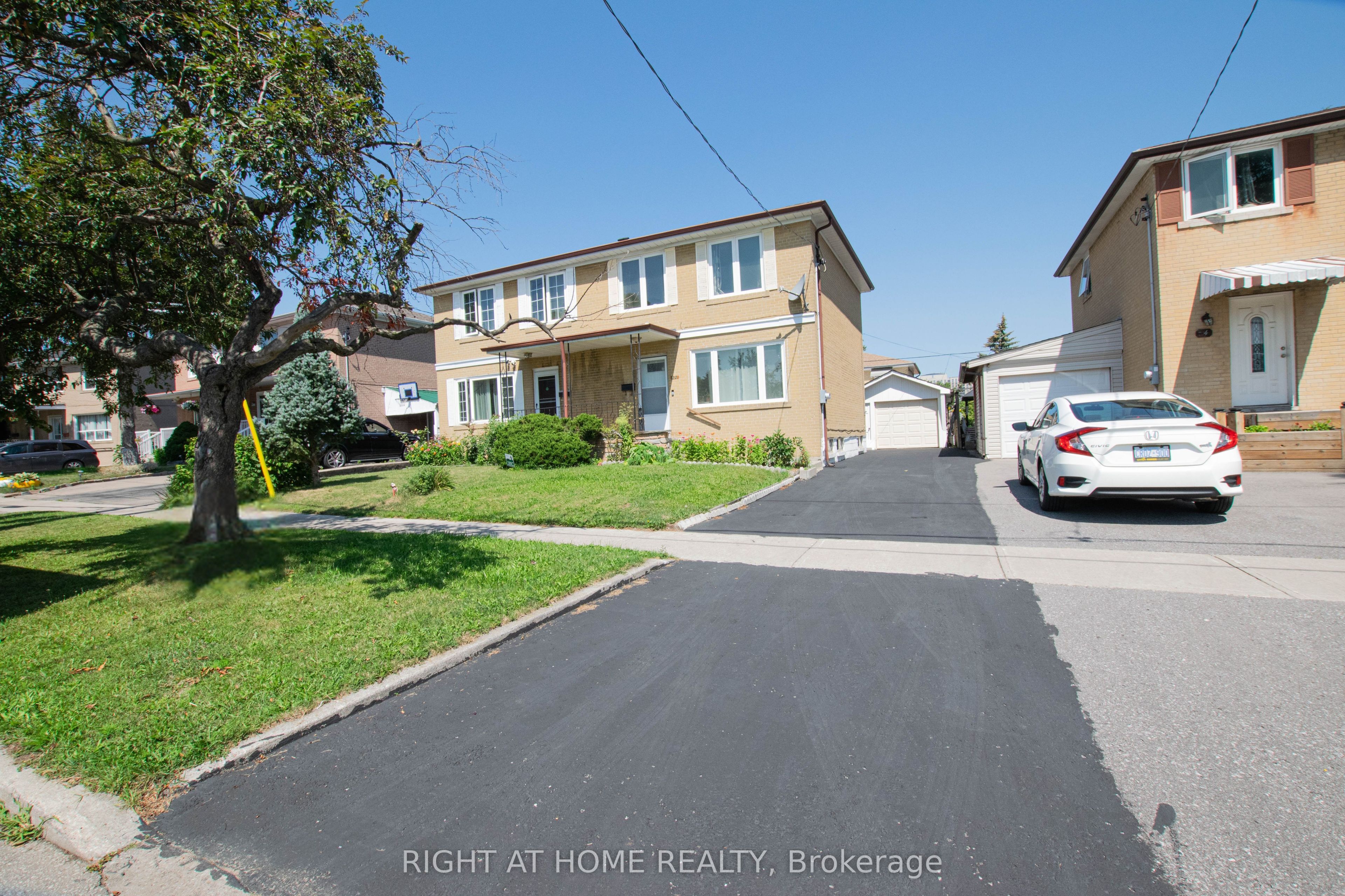 32 Ellendale Drive, Toronto, ON M1P 1N2