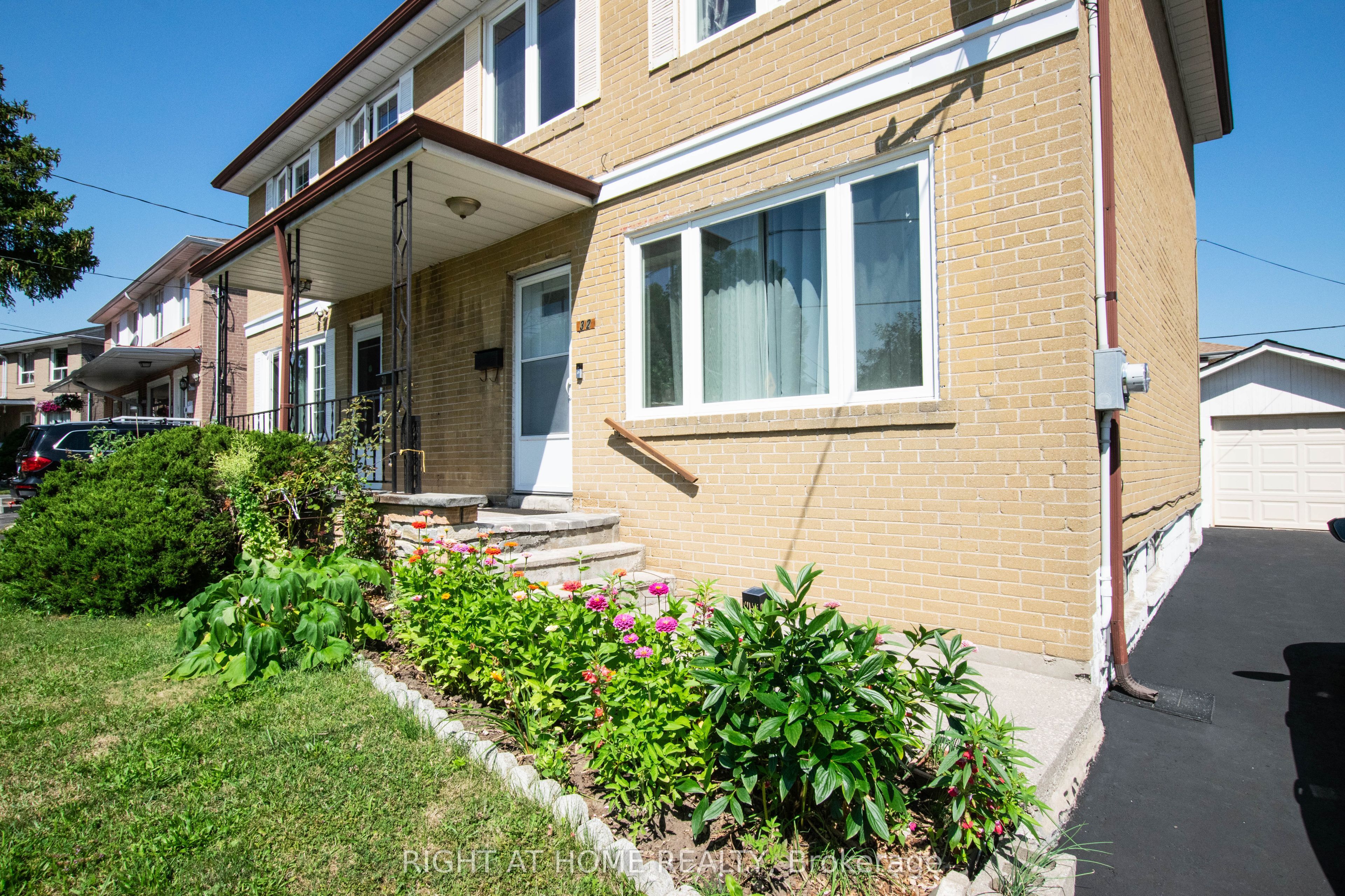 32 Ellendale Drive, Toronto, ON M1P 1N2 photo 2