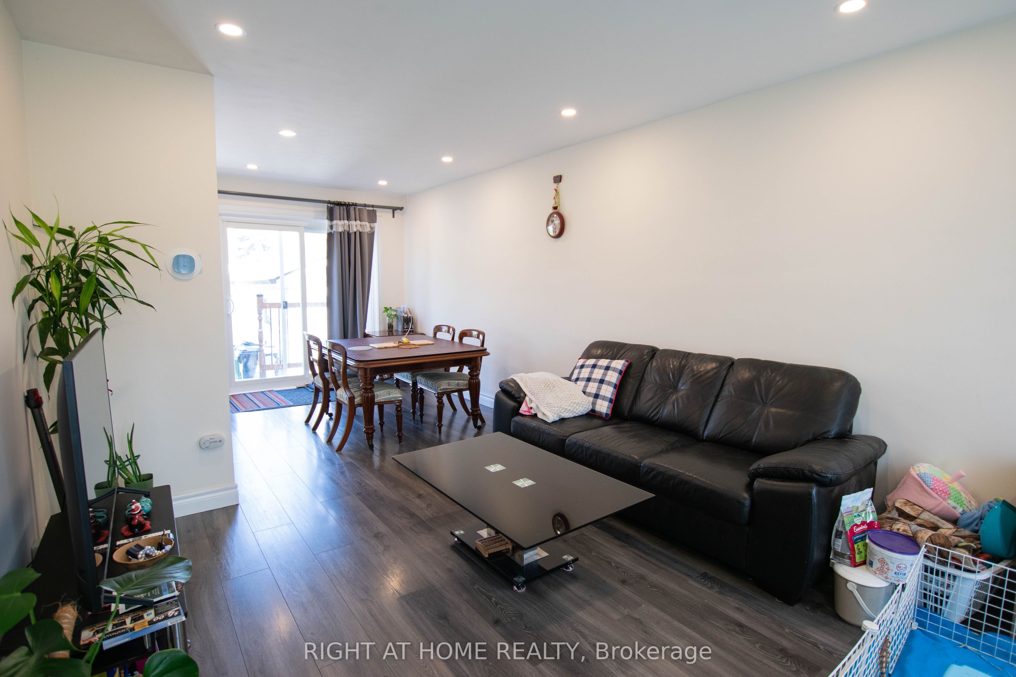32 Ellendale Drive, Toronto, ON M1P 1N2 photo 3
