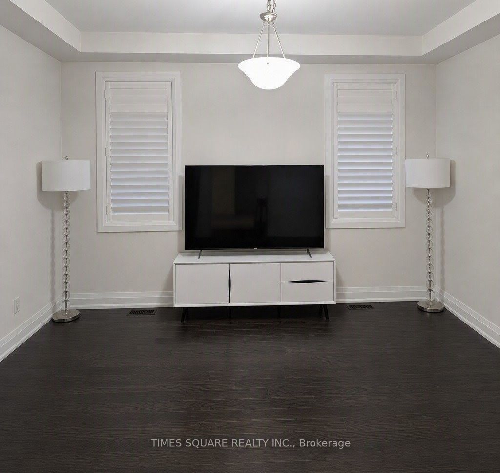 24 Walter Clifford Nesbitt Drive, Whitby, ON L1P 0G5 photo 3