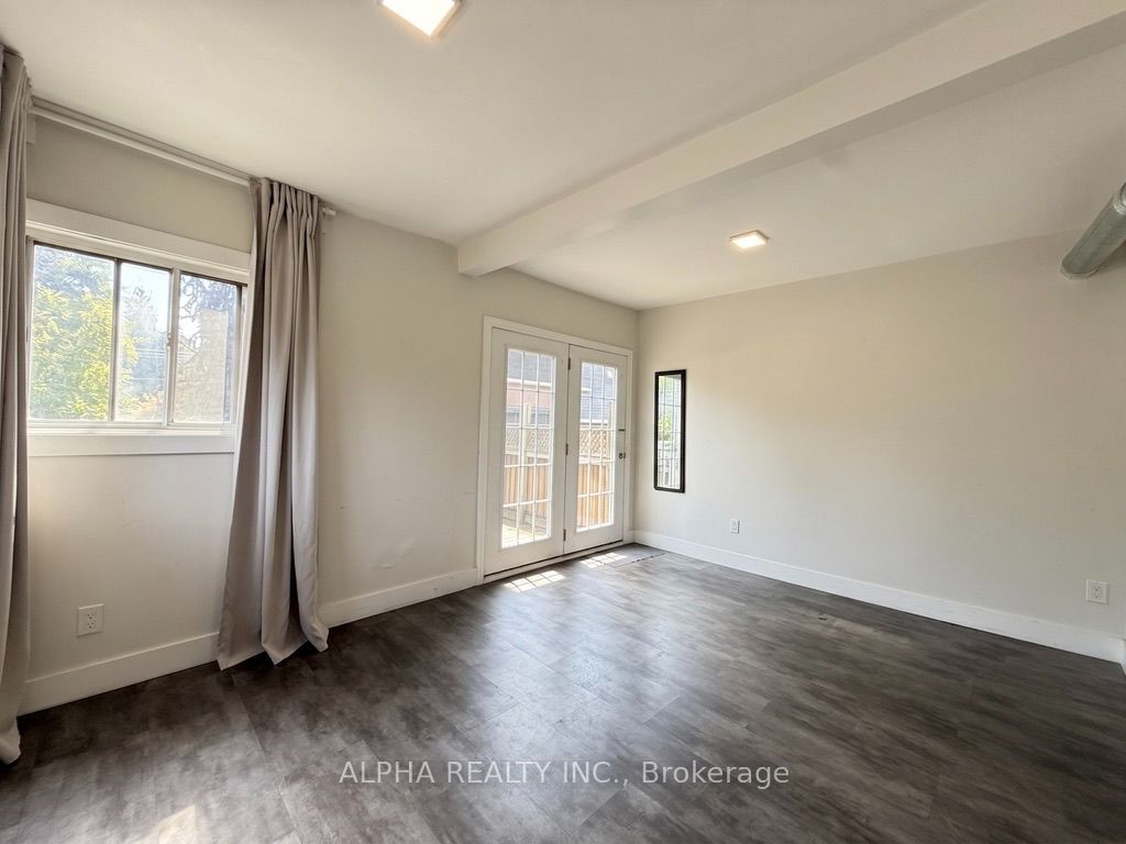 212 Monarch Park Avenue Main, Toronto, ON M4J 4S1 photo 4