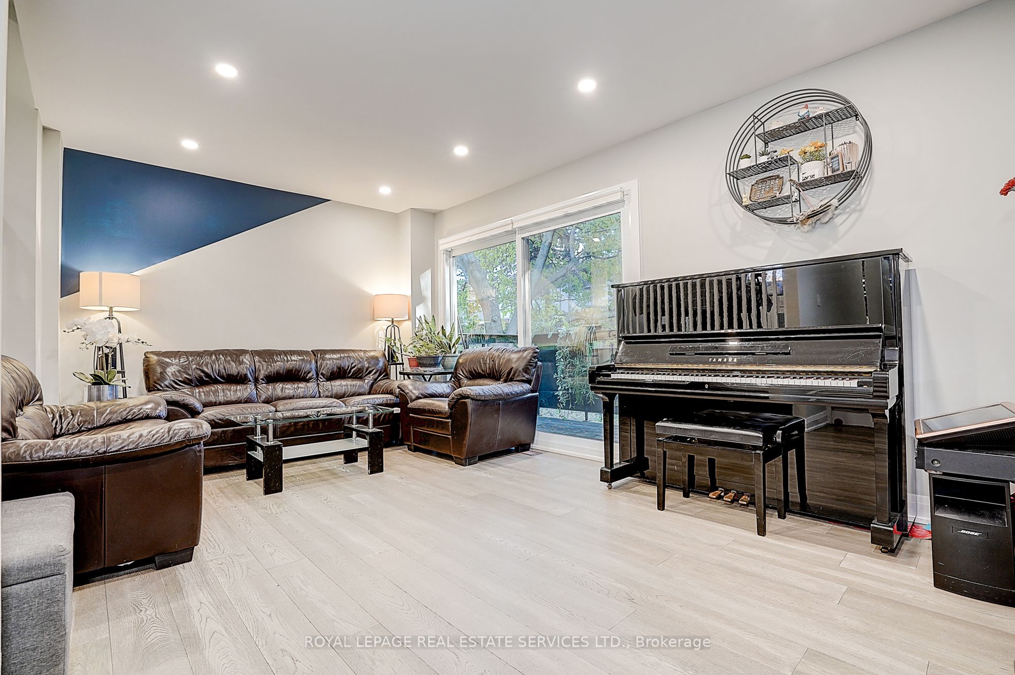 2020 Pharmacy Avenue 23, Toronto, ON M1T 1H8 photo 4