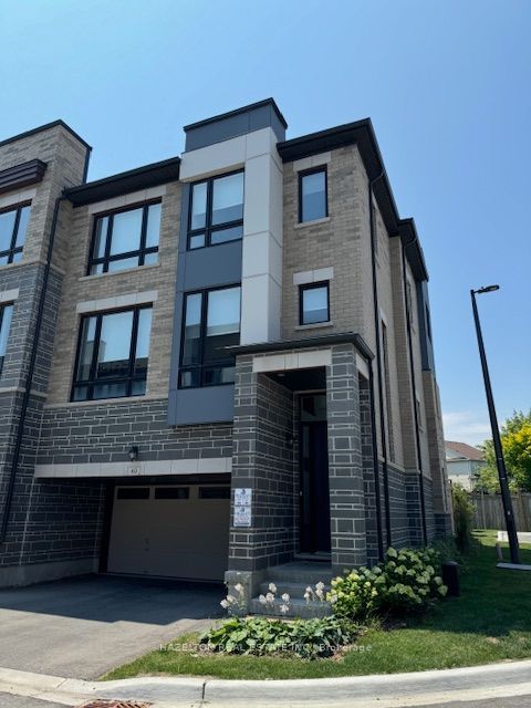 40 Steamboat Way, Whitby, ON L1N 0M6