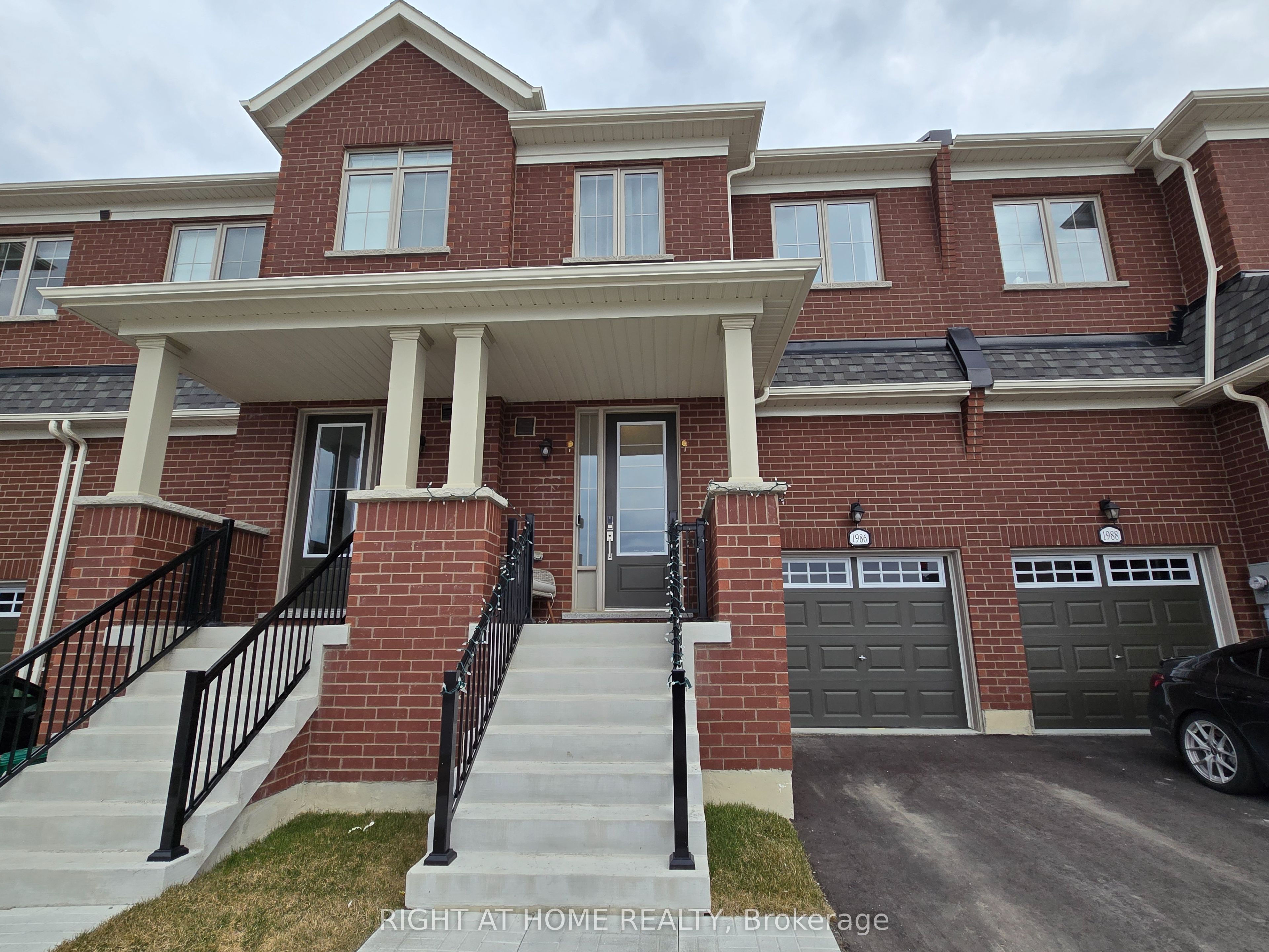 1986 Lowry Drive, Oshawa, ON L1L 0S3