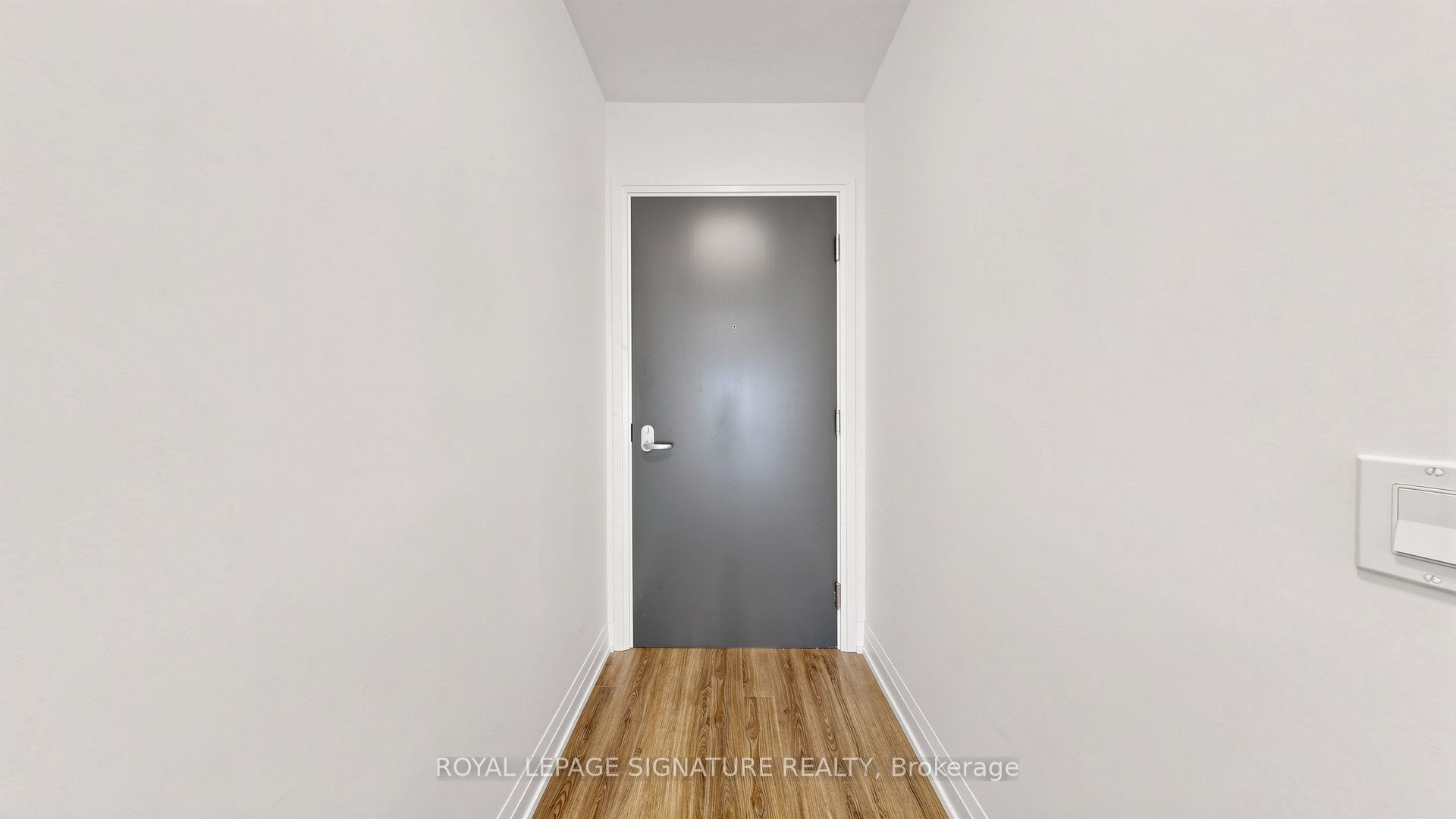 286 Main Street 1005, Toronto, ON M4C 4X4 photo 5
