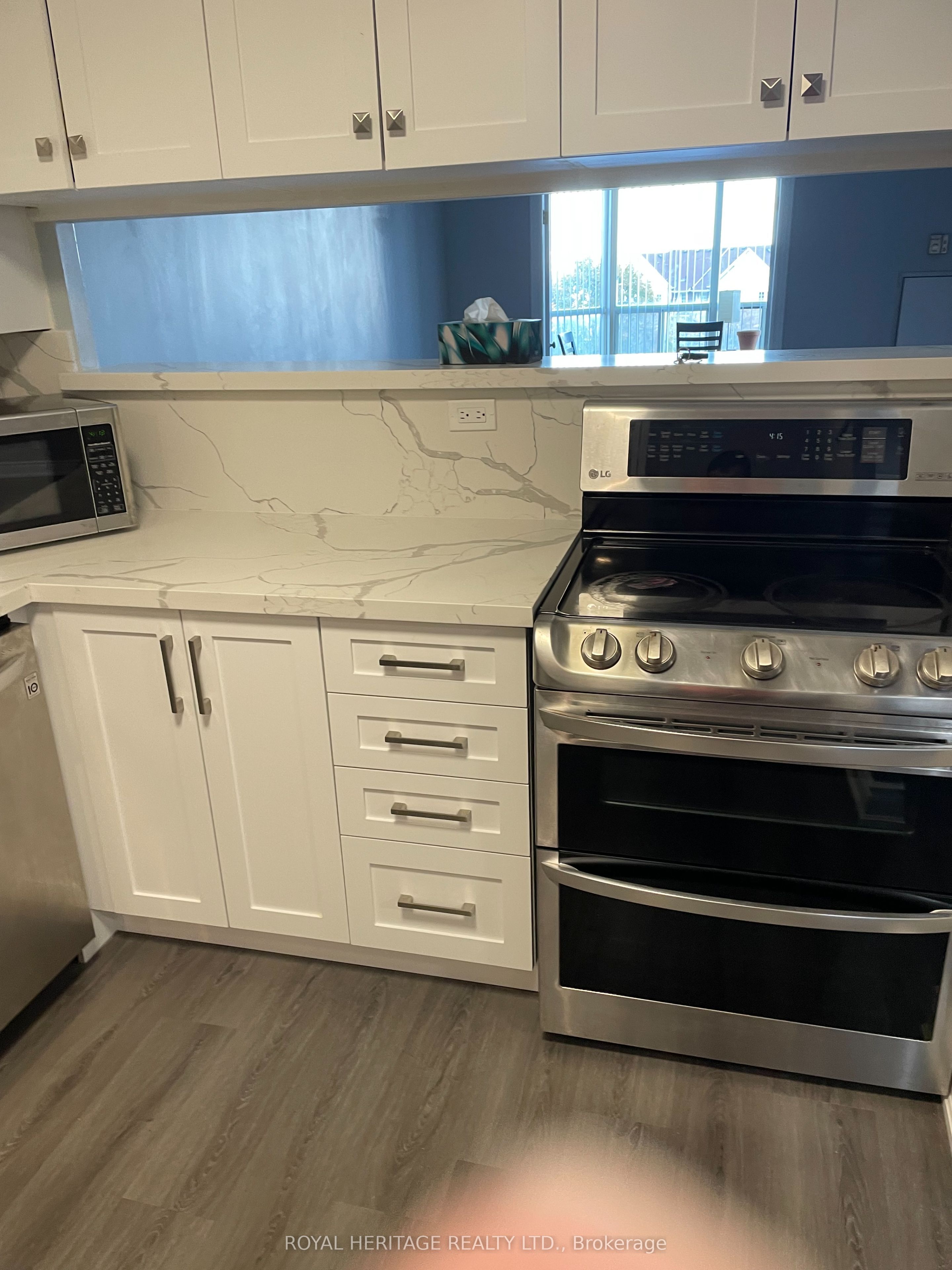 1890 Valley Farm Road 402, Pickering, ON L1V 6B4 photo 5