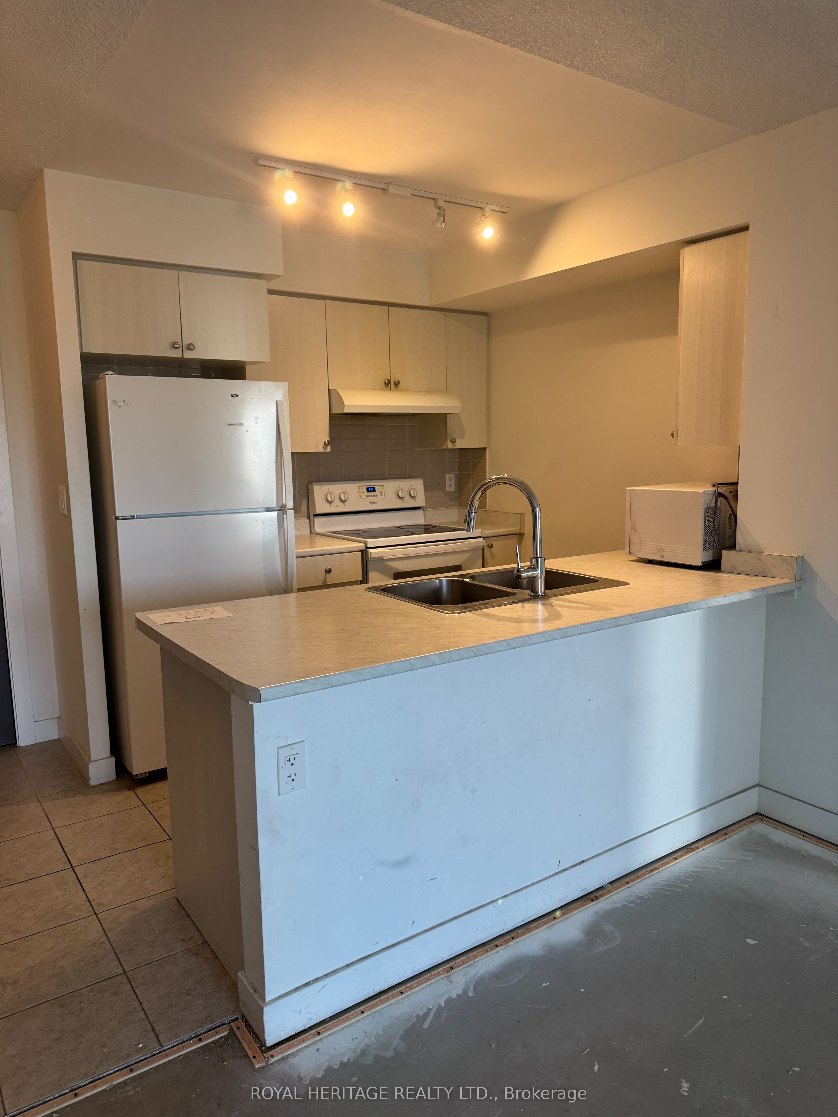 1346 Danforth Road 403, Toronto, ON M1J 0A9 photo 2