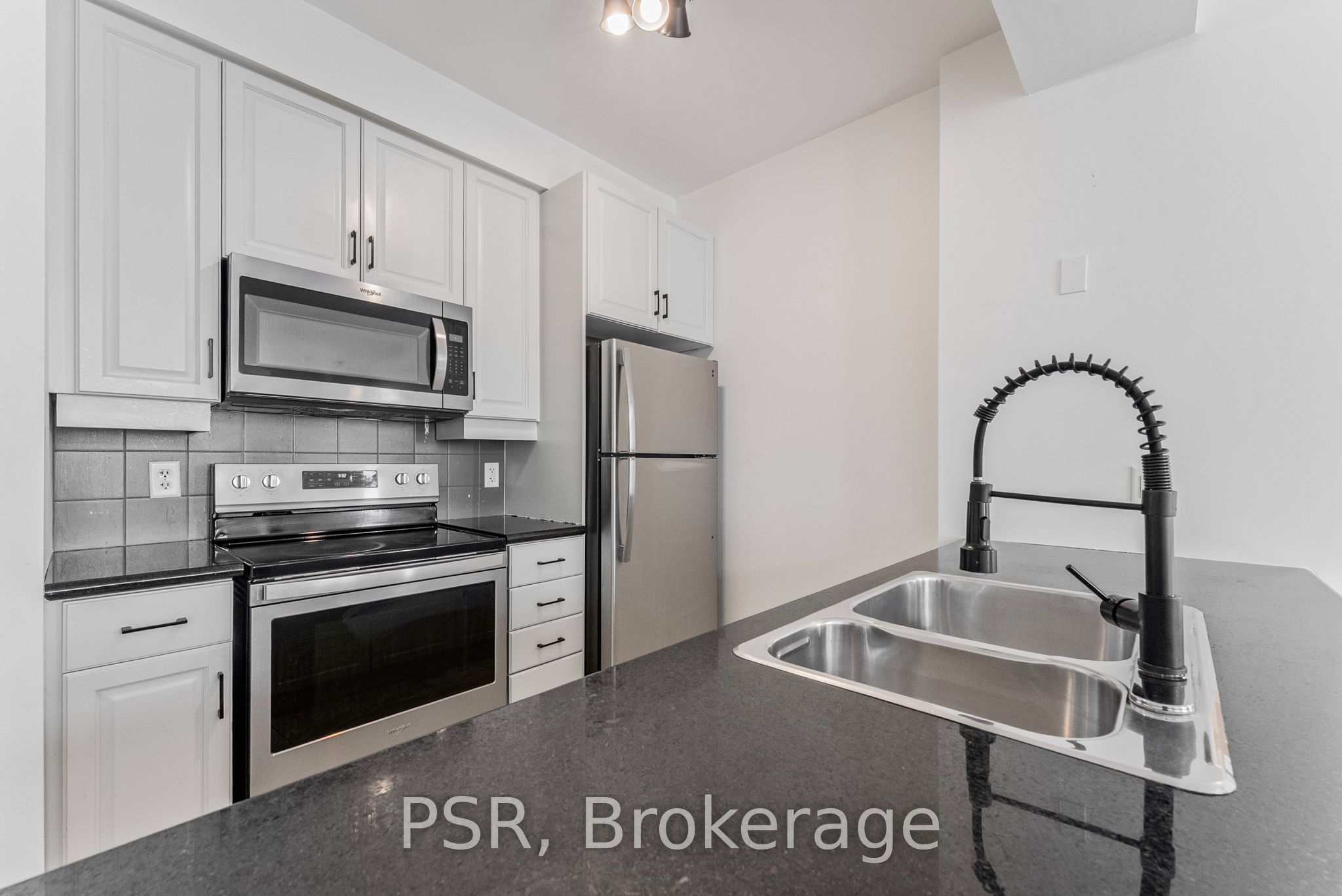 9 Boardwalk Drive 423, Toronto, ON M4L 6T1