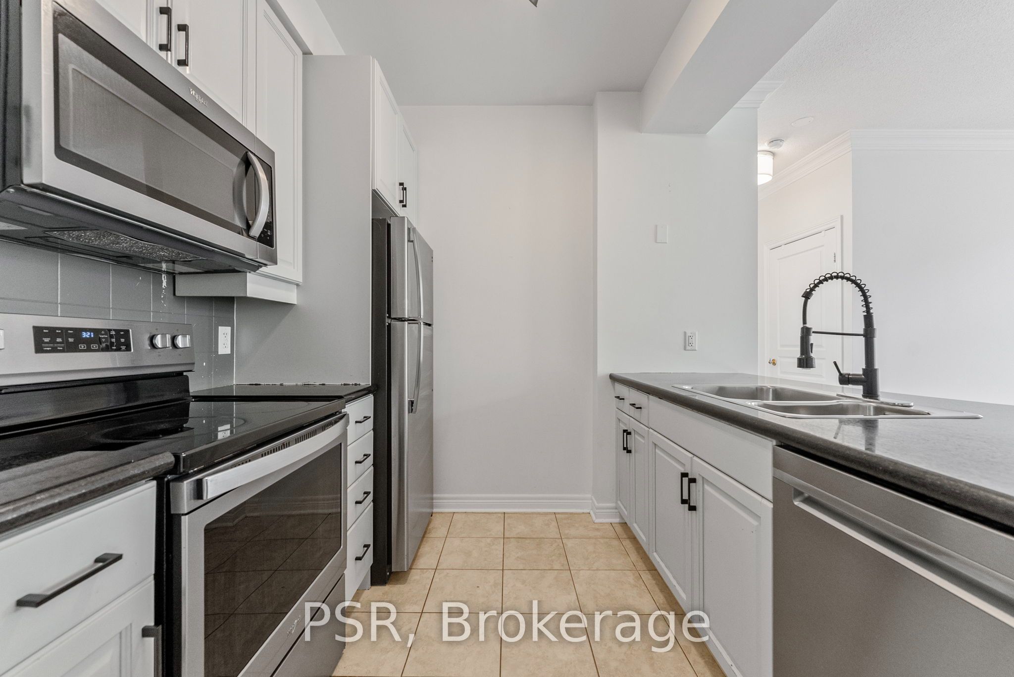 9 Boardwalk Drive 423, Toronto, ON M4L 6T1 photo 2