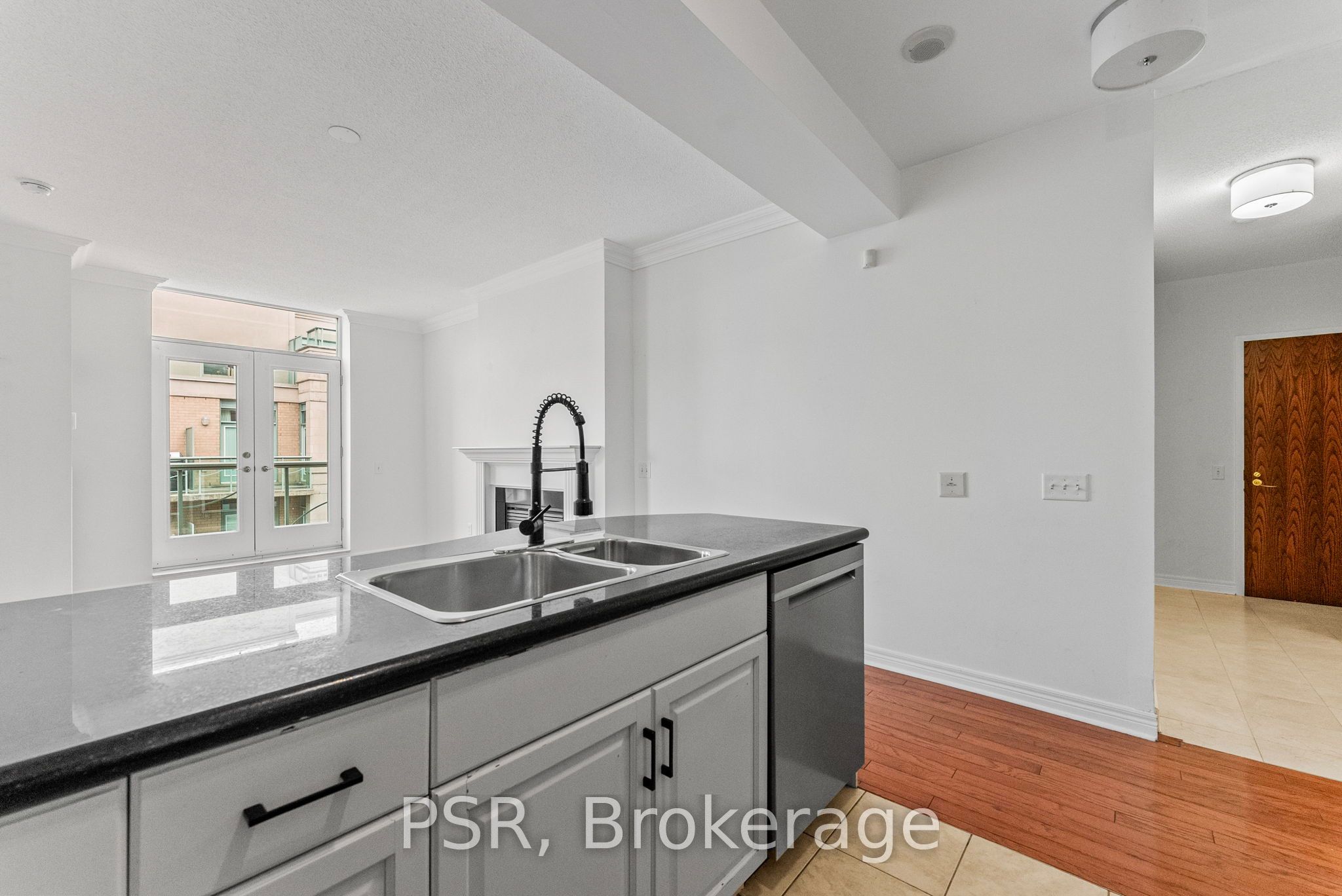 9 Boardwalk Drive 423, Toronto, ON M4L 6T1 photo 4
