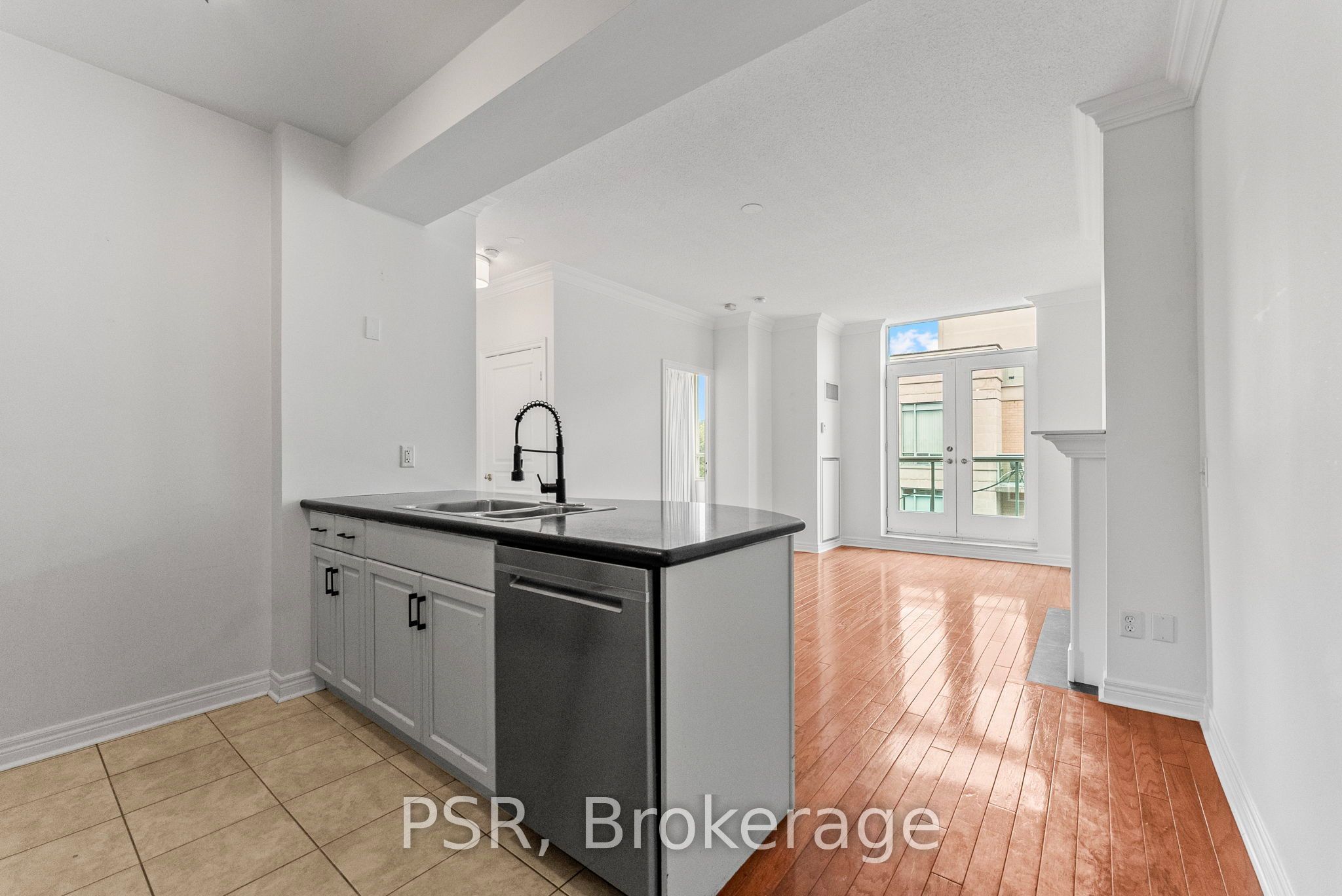 9 Boardwalk Drive 423, Toronto, ON M4L 6T1 photo 5