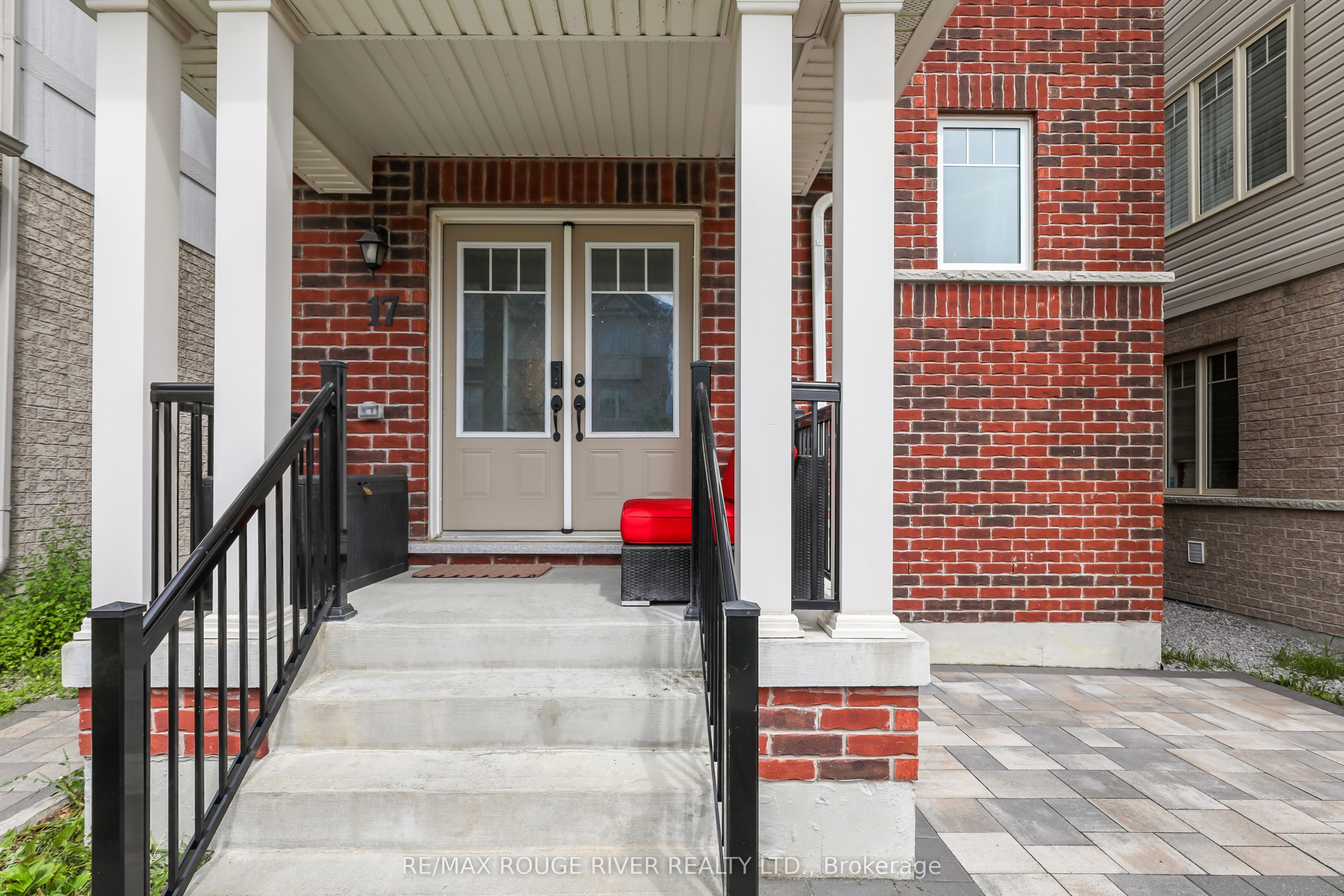17 Devineridge Avenue, Ajax, ON L1Z 0T1 photo 2