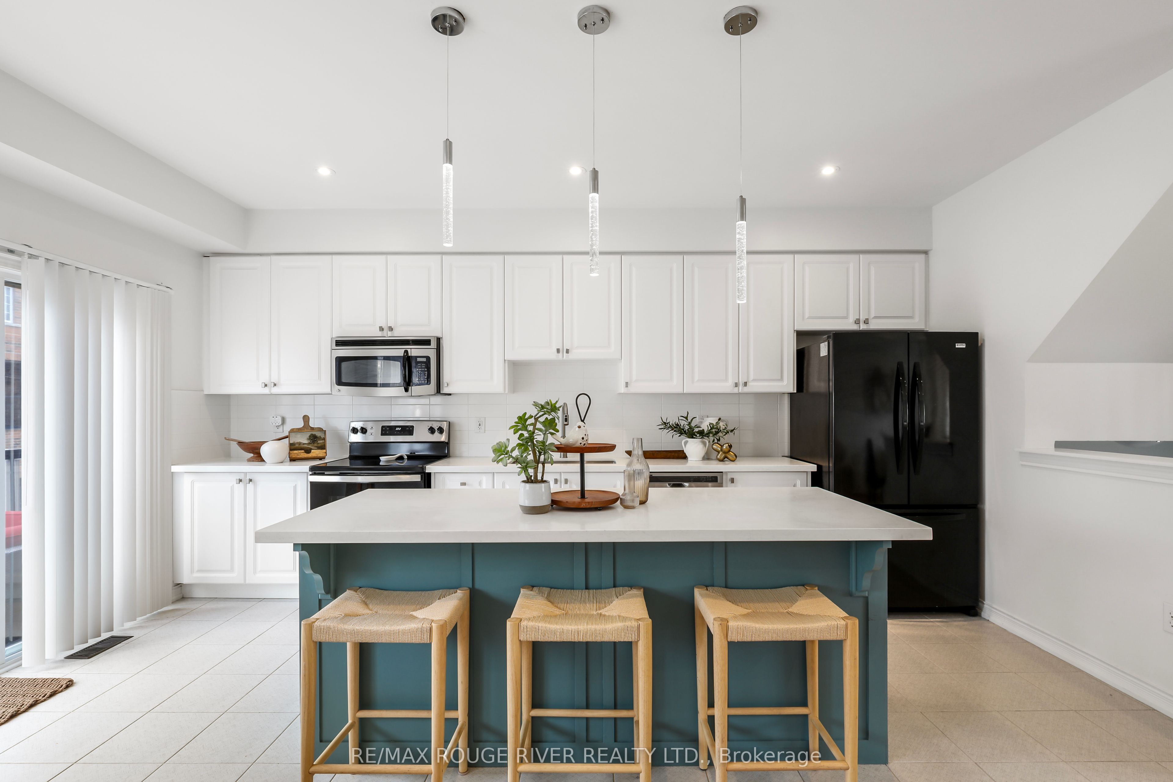 17 Devineridge Avenue, Ajax, ON L1Z 0T1 photo 3