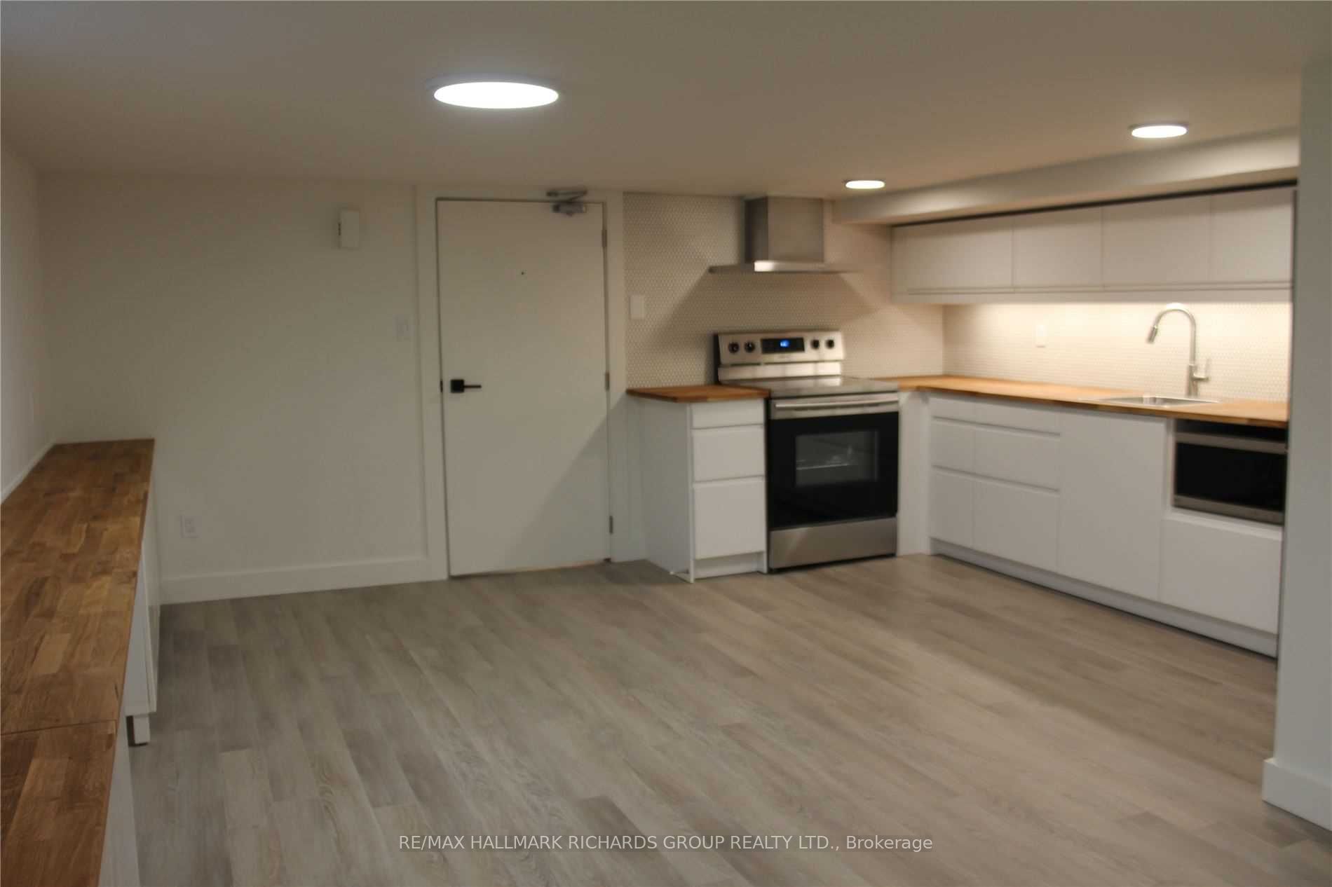 34 Hammersmith Avenue Lower, Toronto, ON M4E 2W4 photo 2