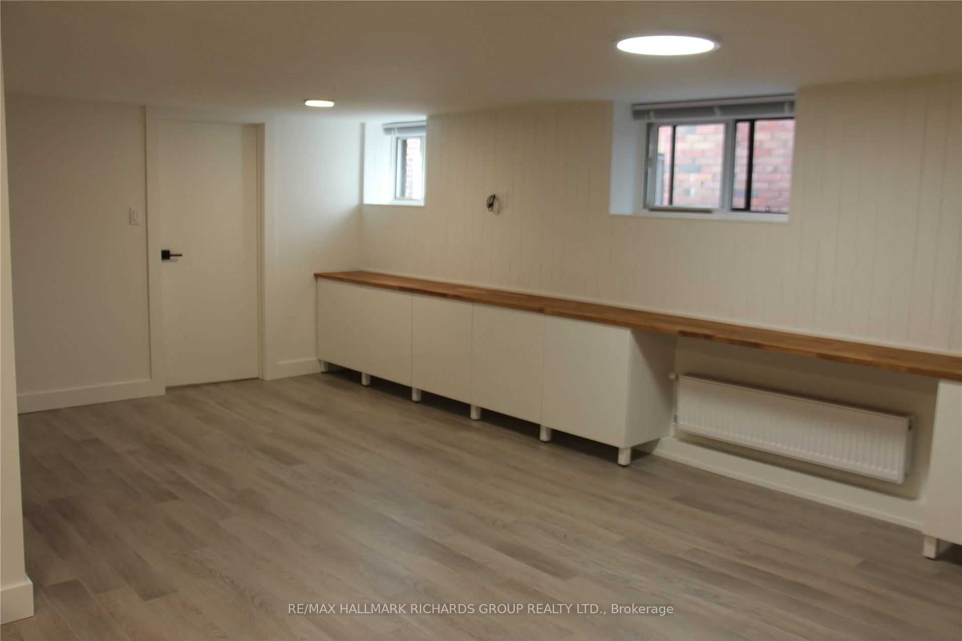 34 Hammersmith Avenue Lower, Toronto, ON M4E 2W4 photo 3