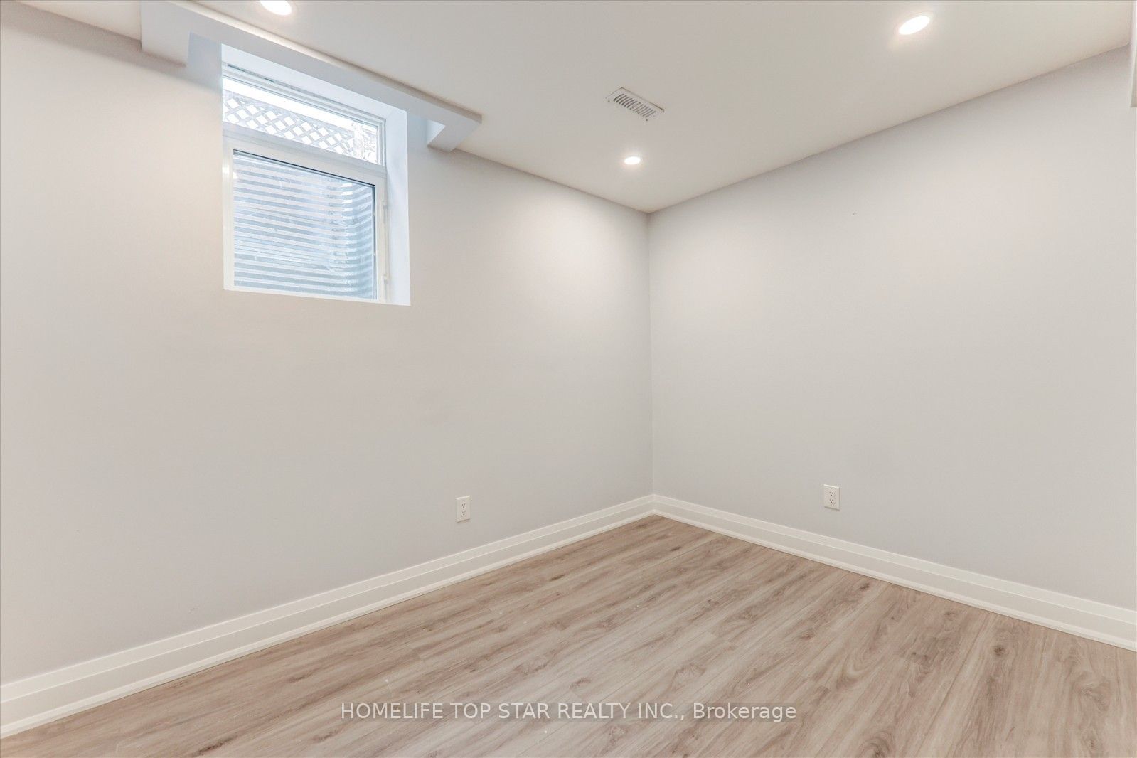 28 Willowbrook Drive, Whitby, ON L1R 1S7 photo 4
