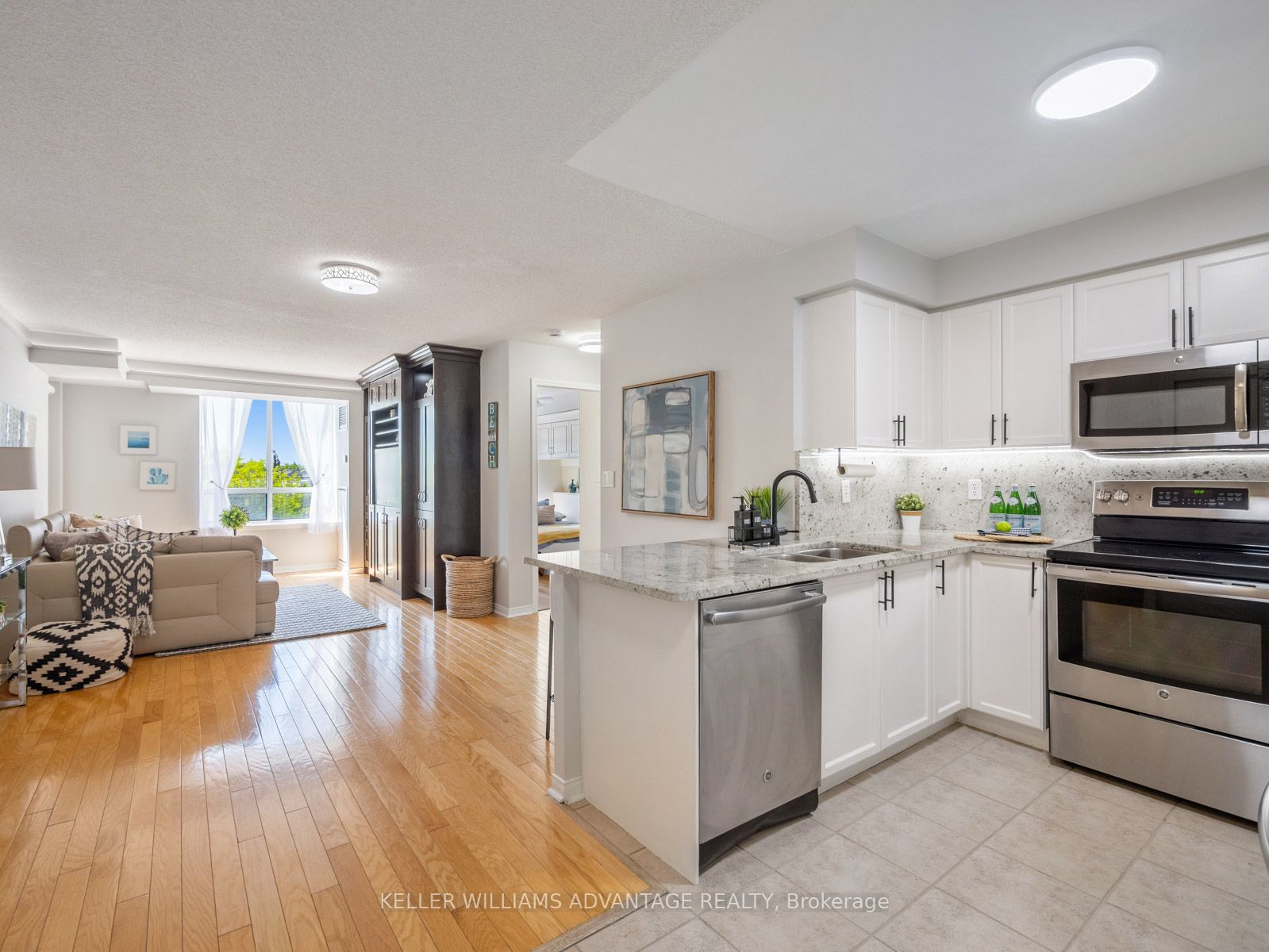 1733 Queen Street E 424, Toronto, ON M4L 6S9 photo 4