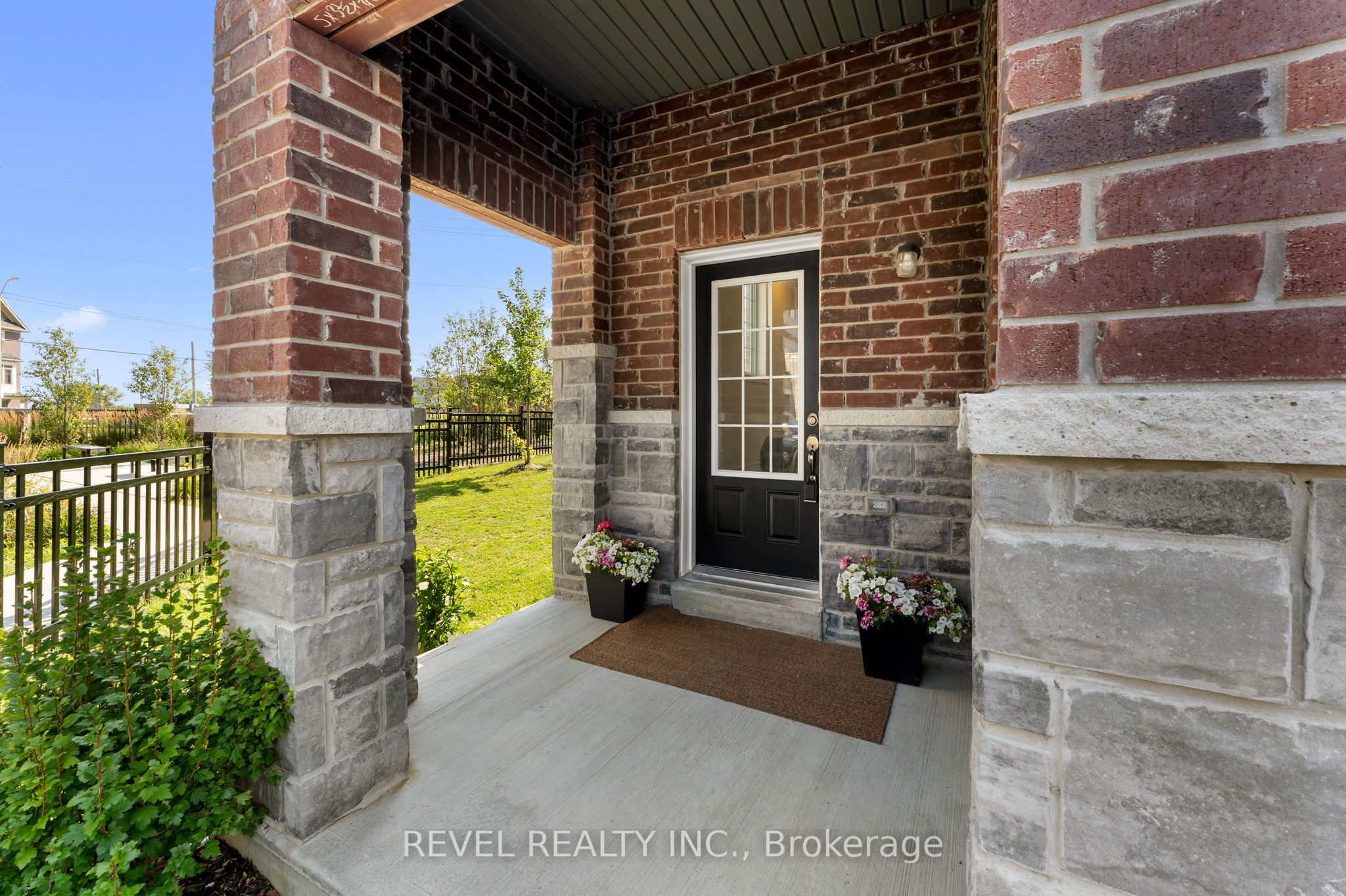 61 Honey Crisp Lane, Clarington, ON L1C 3K2 photo 3