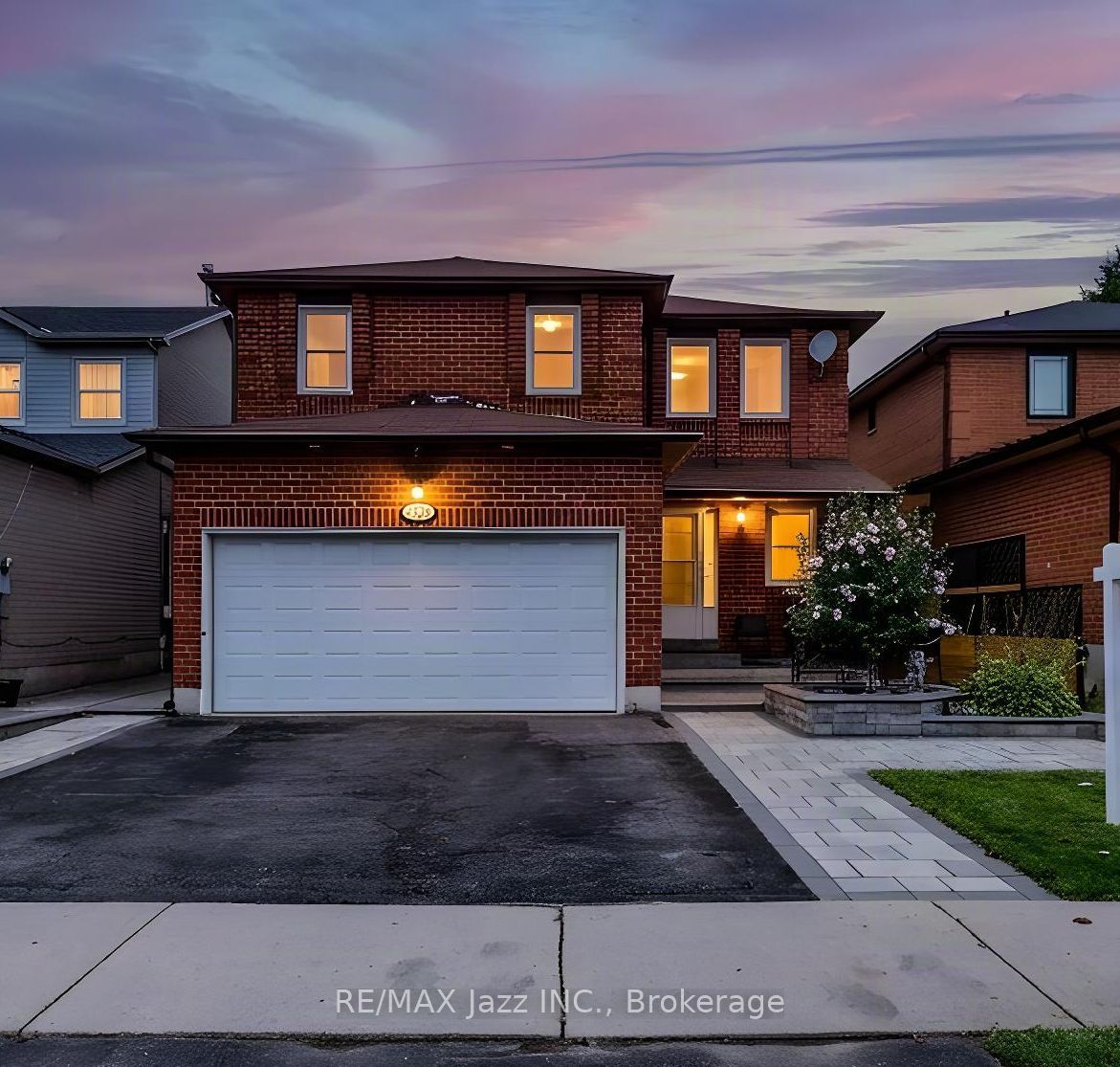 626 Strouds Lane, Pickering, ON L1V 4T3