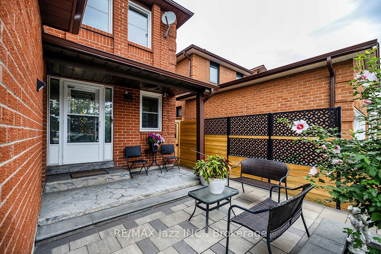 626 Strouds Lane, Pickering, ON L1V 4T3 photo 2