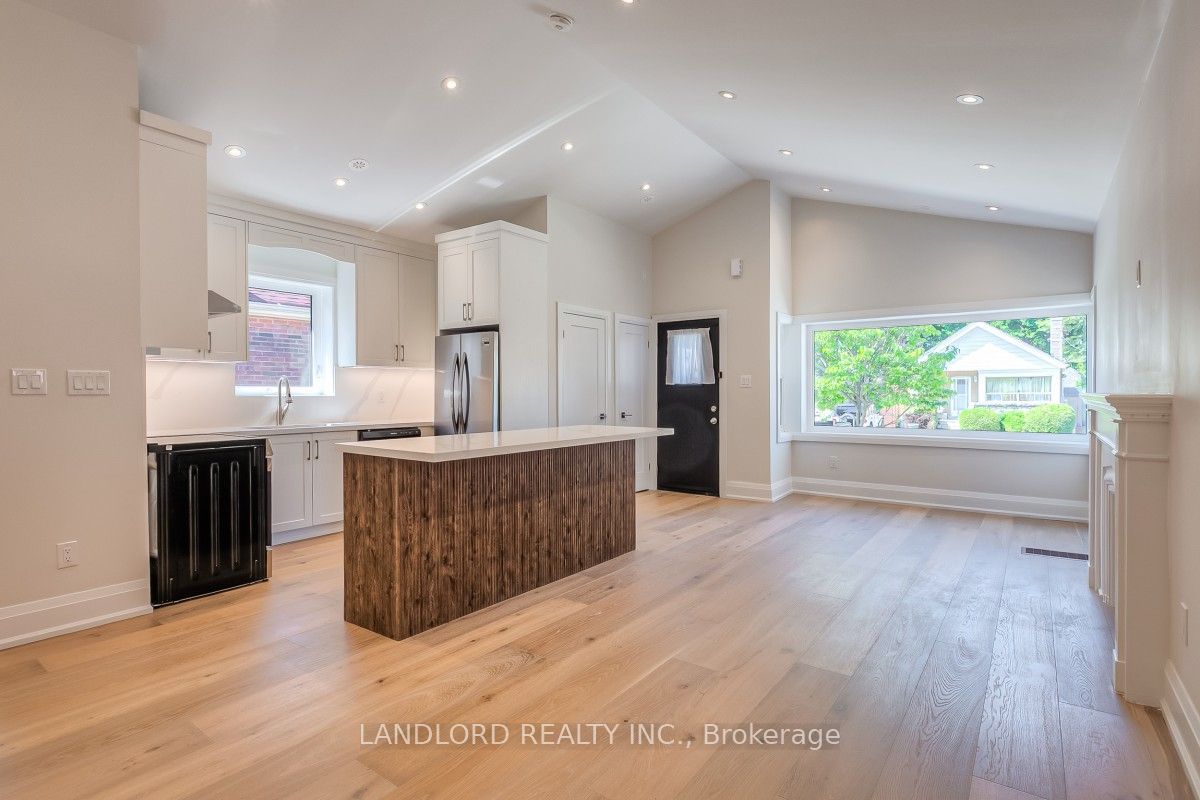 29 Hutton Avenue, Toronto, ON M4C 3L2