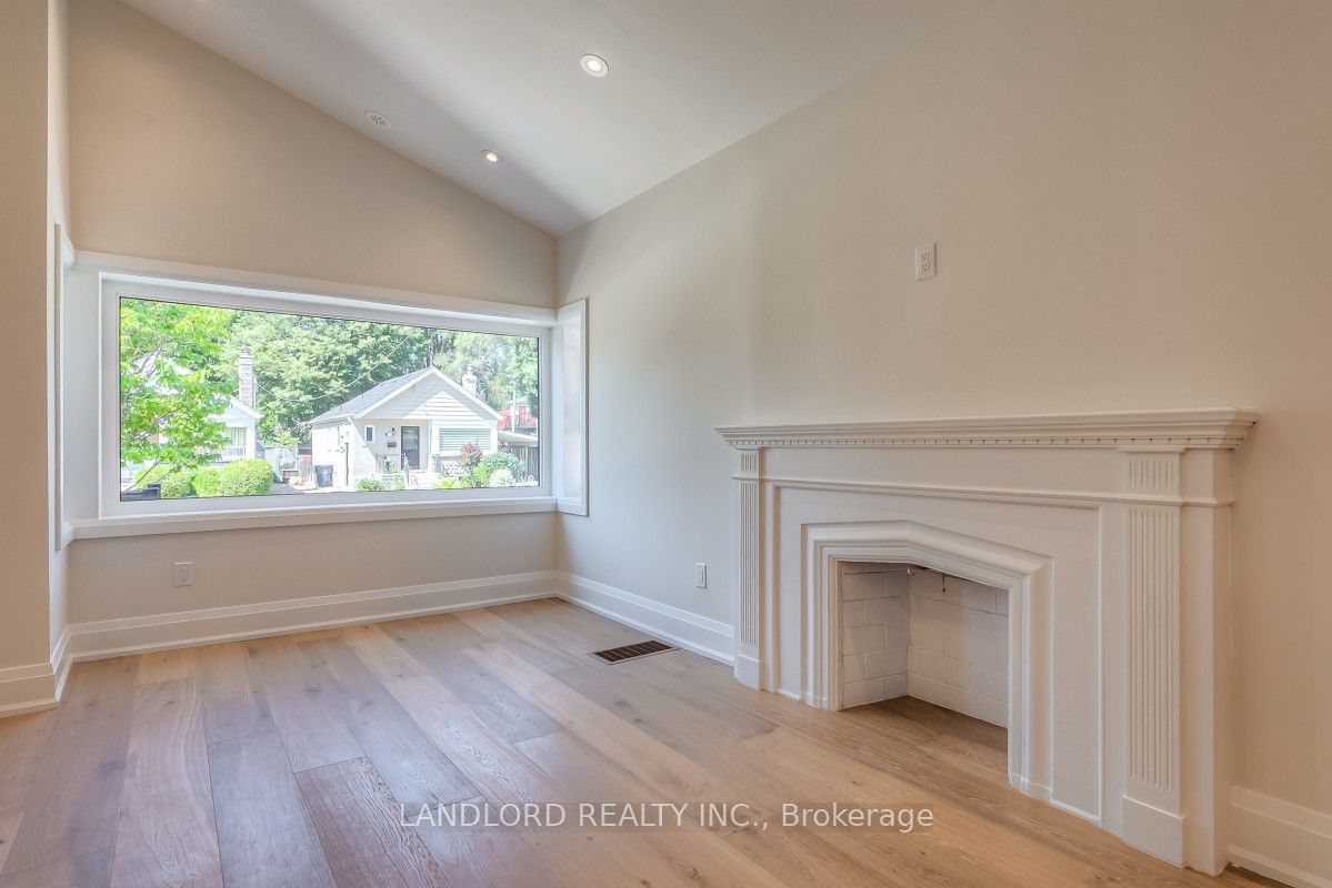 29 Hutton Avenue, Toronto, ON M4C 3L2 photo 4