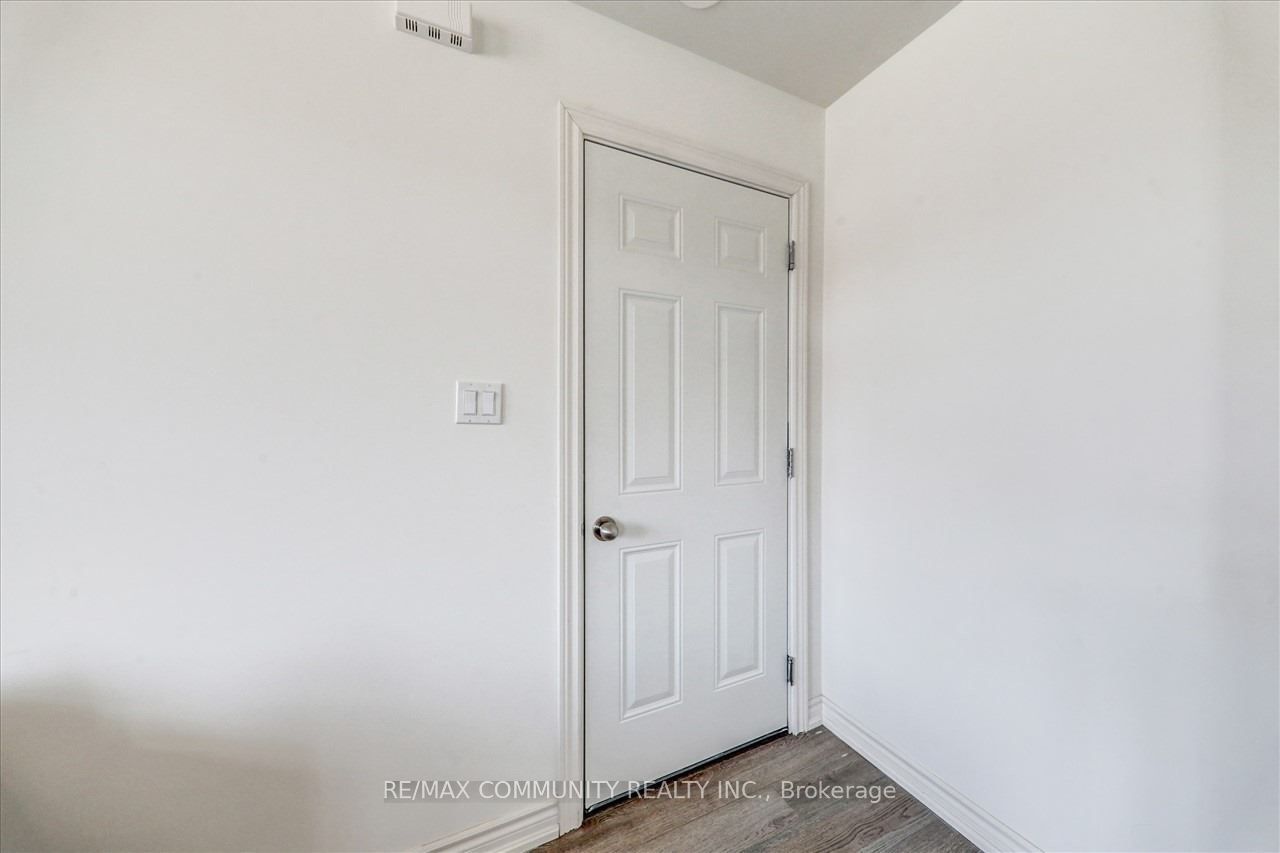 2718 William Jackson Drive, Pickering, ON L1X 0E6 photo 2