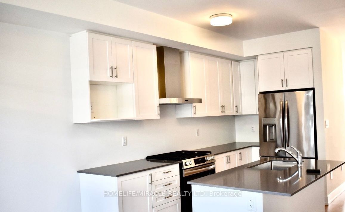 1553 Midland Avenue, Toronto, ON M1P 0G3 photo 2