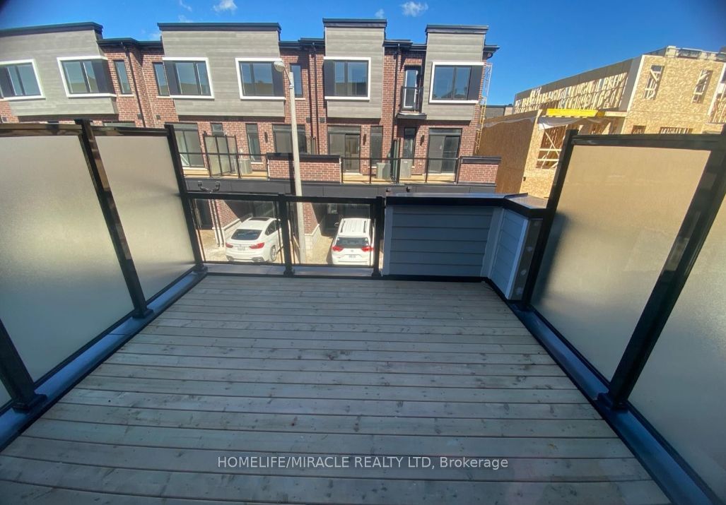 1553 Midland Avenue, Toronto, ON M1P 0G3 photo 3