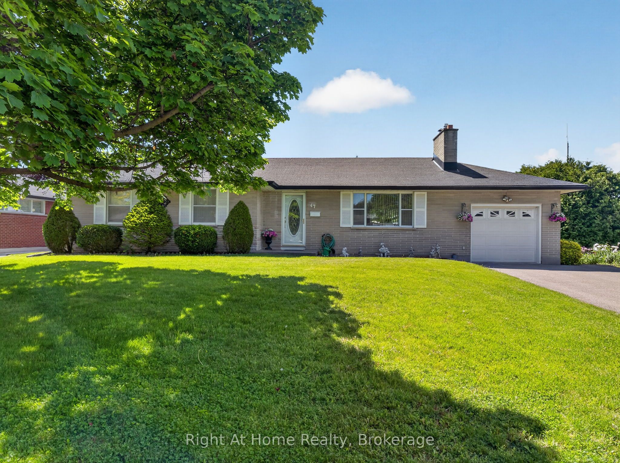 47 Churchill Avenue, Oshawa, ON L1G 3K5