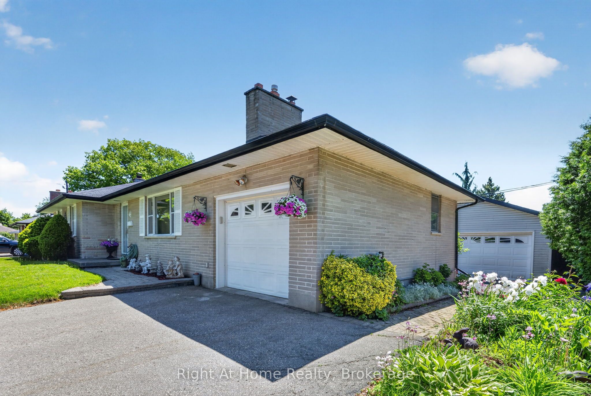 47 Churchill Avenue, Oshawa, ON L1G 3K5 photo 3