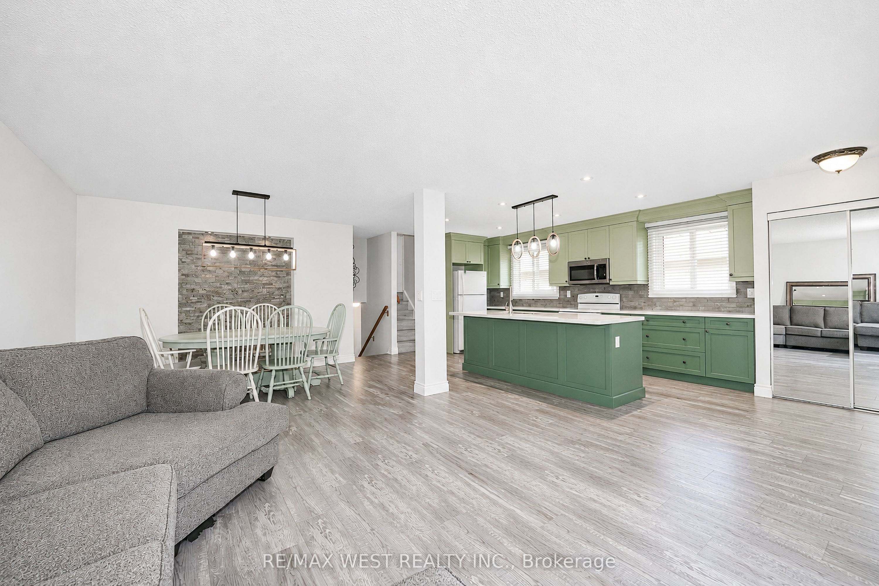 570 Annandale Street, Oshawa, ON L1H 7S7 photo 4