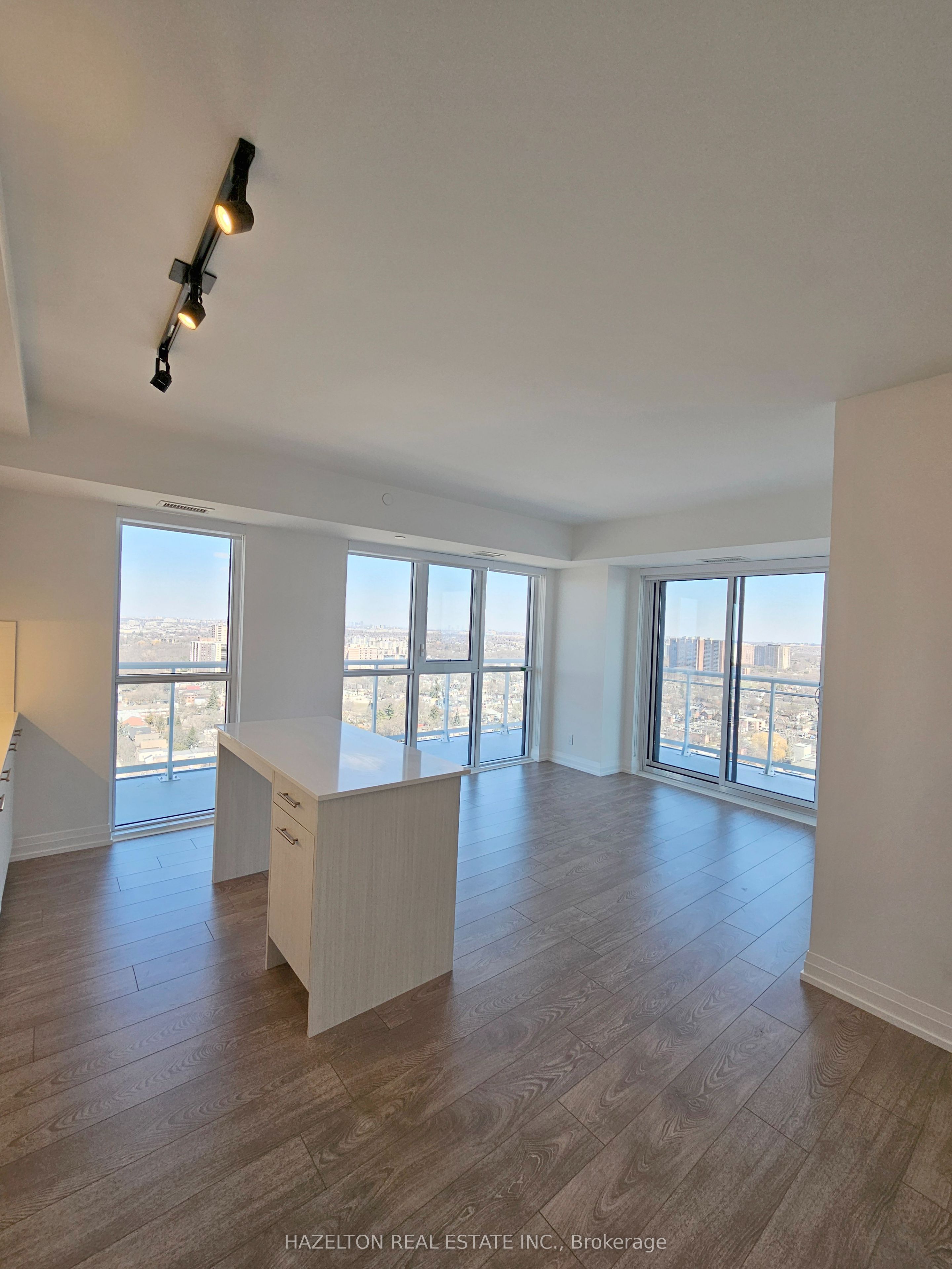 286 Main Street 2503, Toronto, ON M4C 0B3 photo 2