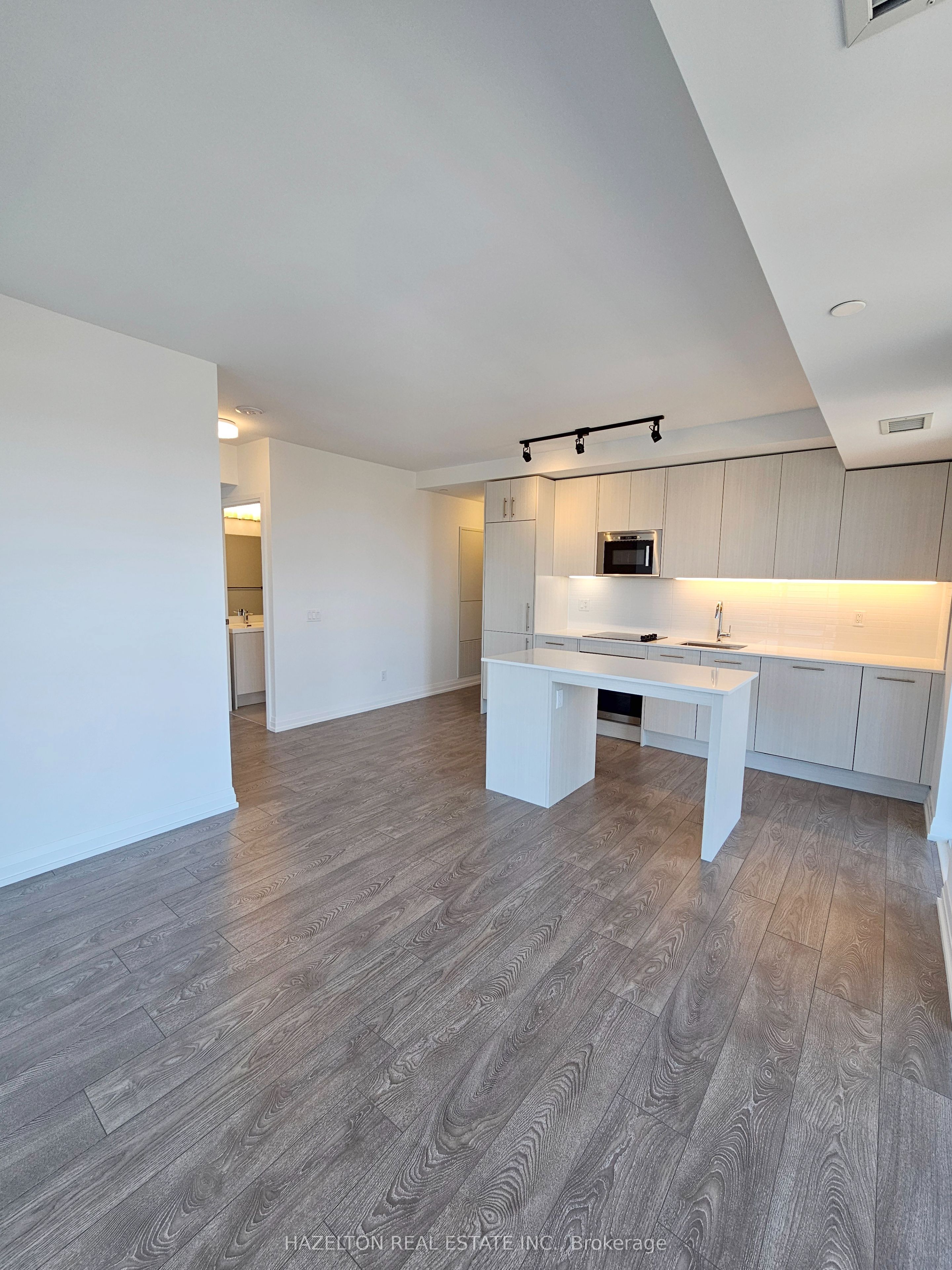 286 Main Street 2503, Toronto, ON M4C 0B3 photo 3