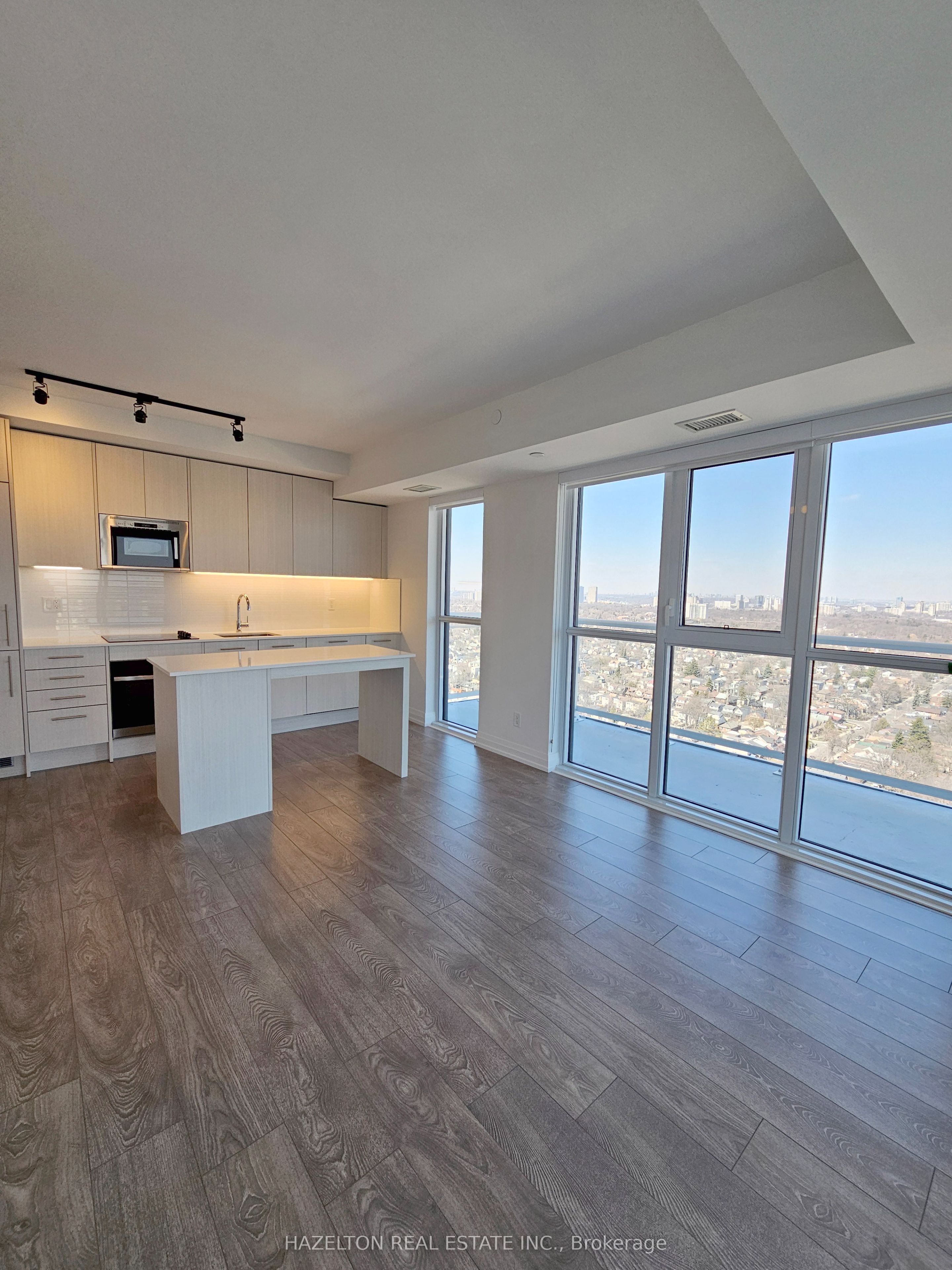 286 Main Street 2503, Toronto, ON M4C 0B3 photo 4