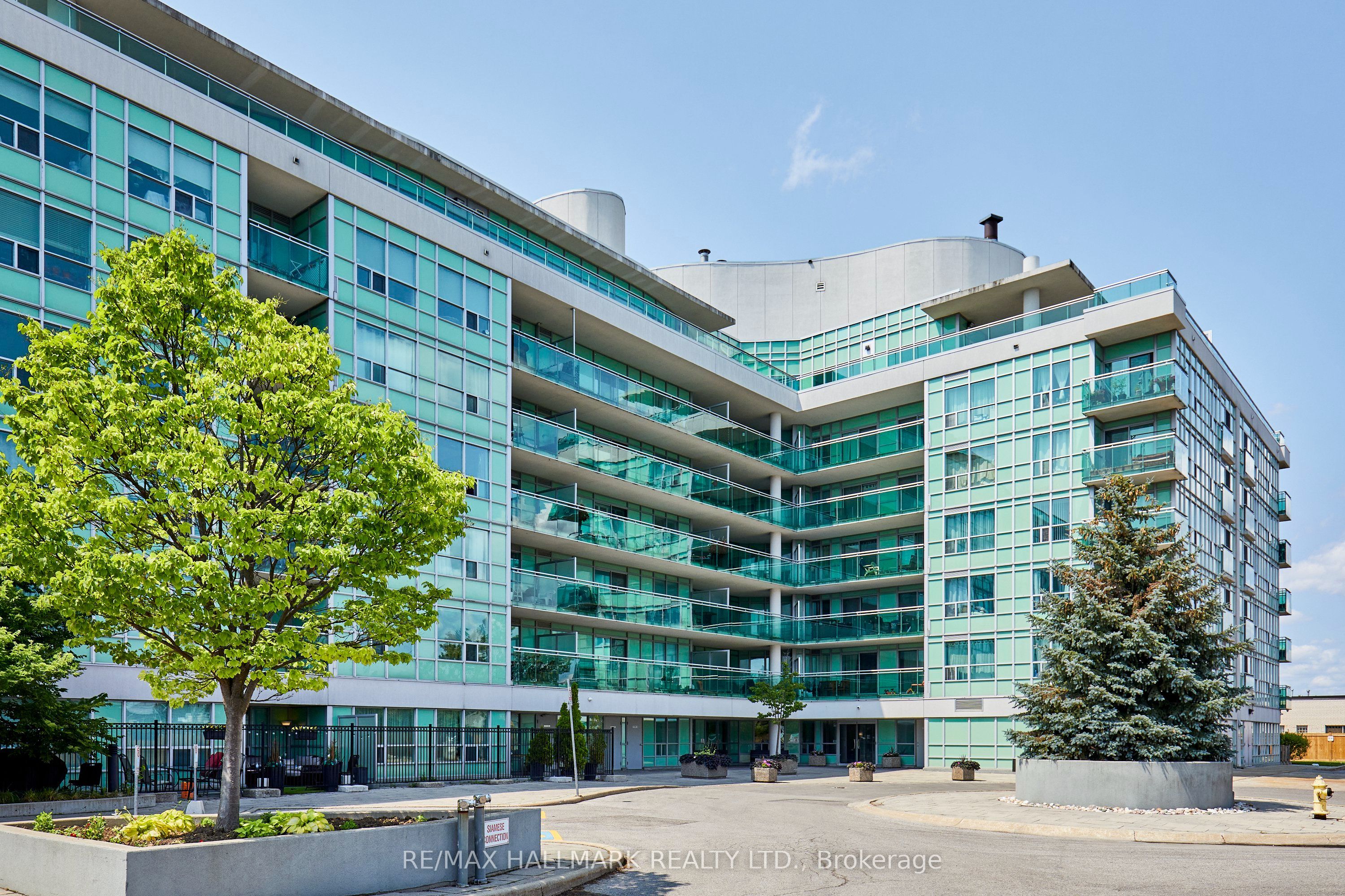 60 Fairfax Crescent Penthouse 702, Toronto, ON M1L 0E1