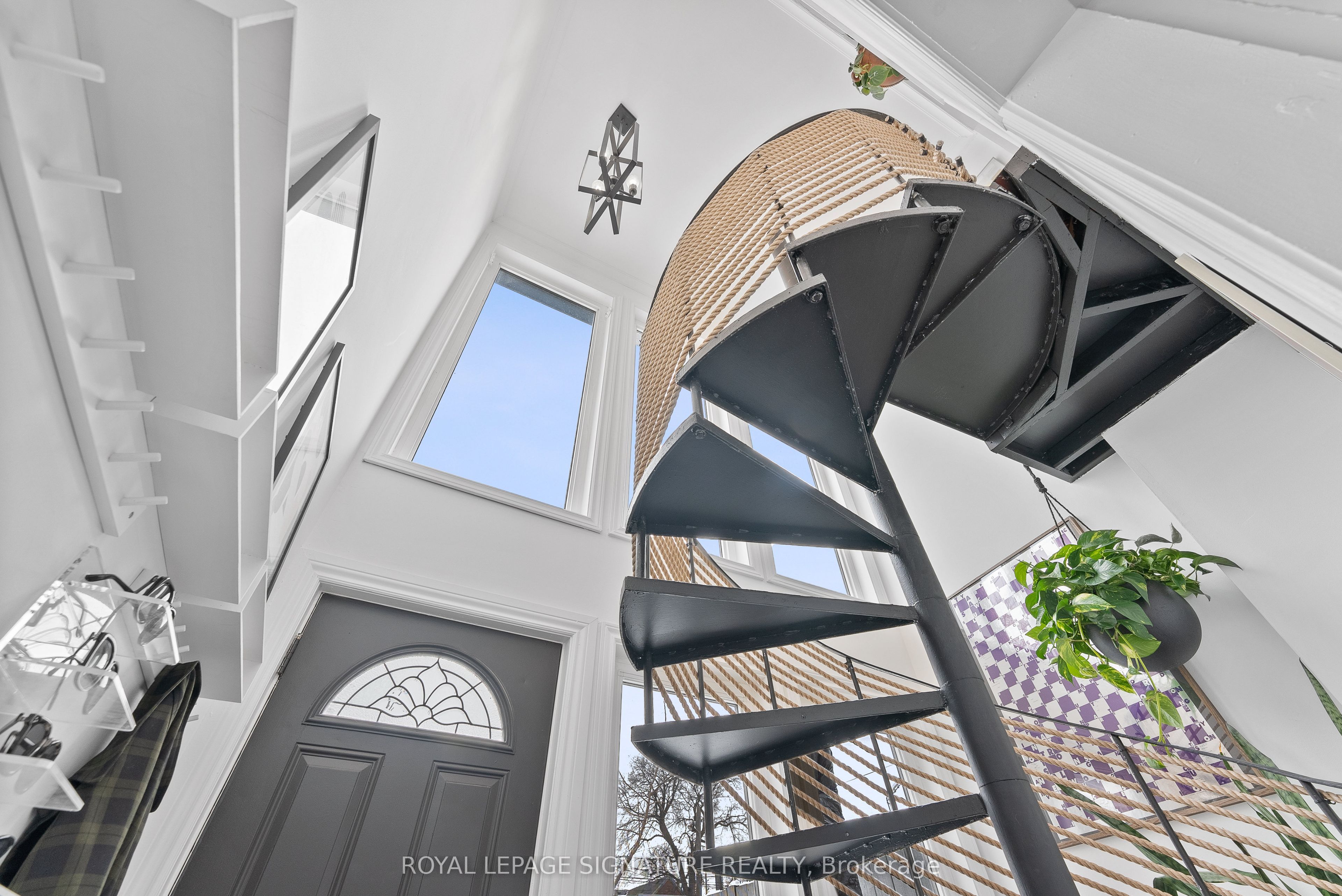 28 Minto Street, Toronto, ON M4L 1B6 photo 2