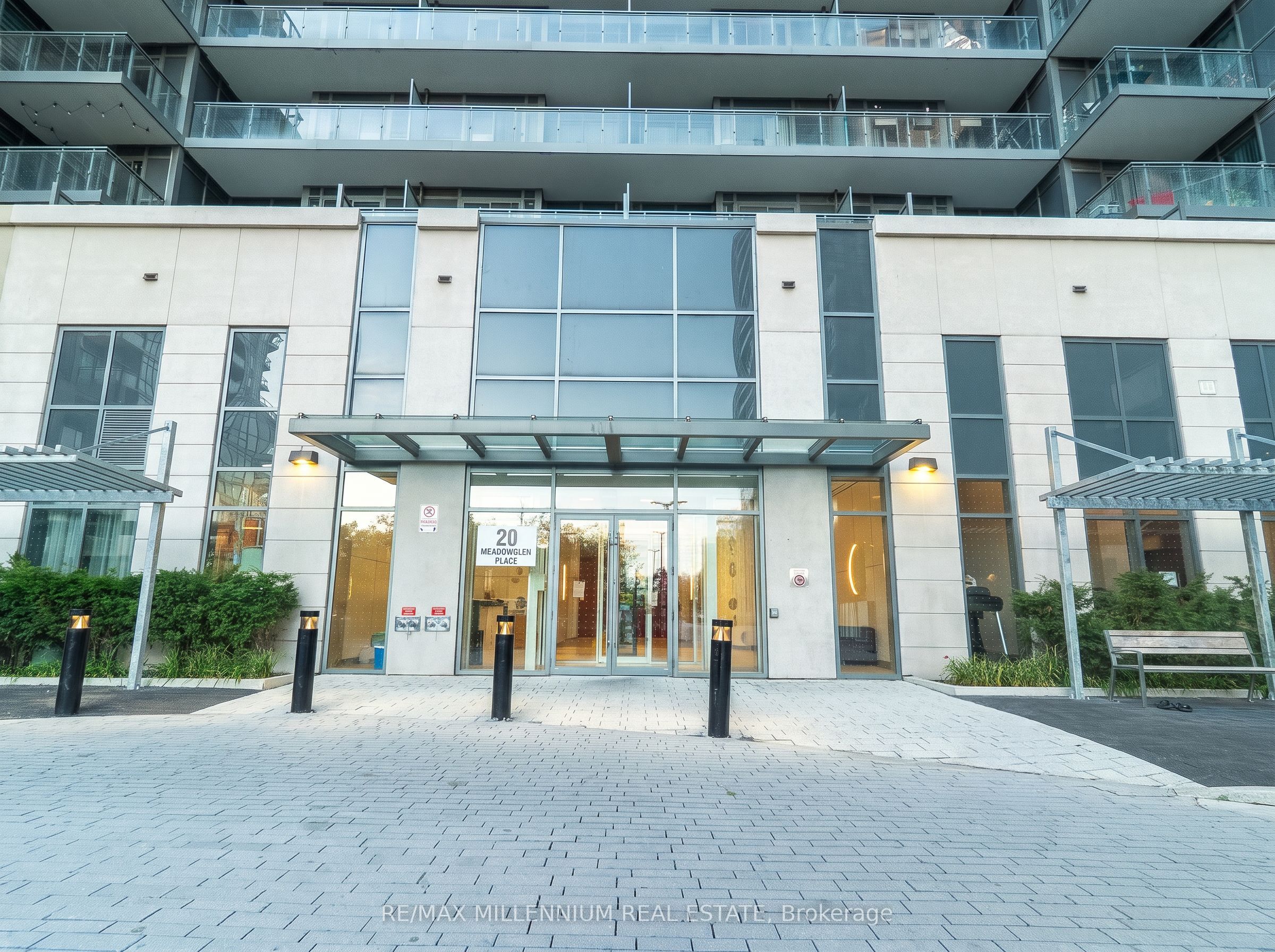 20 Meadow Glen Place 1206, Toronto, ON M1G 0A9