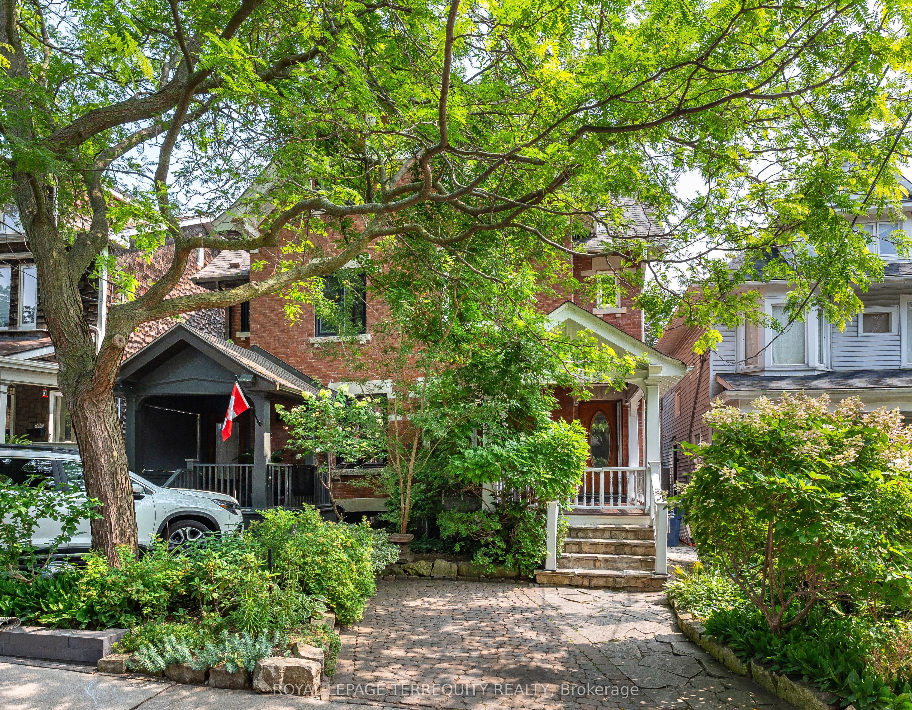 89 Leuty Avenue, Toronto, ON M4E 2R2