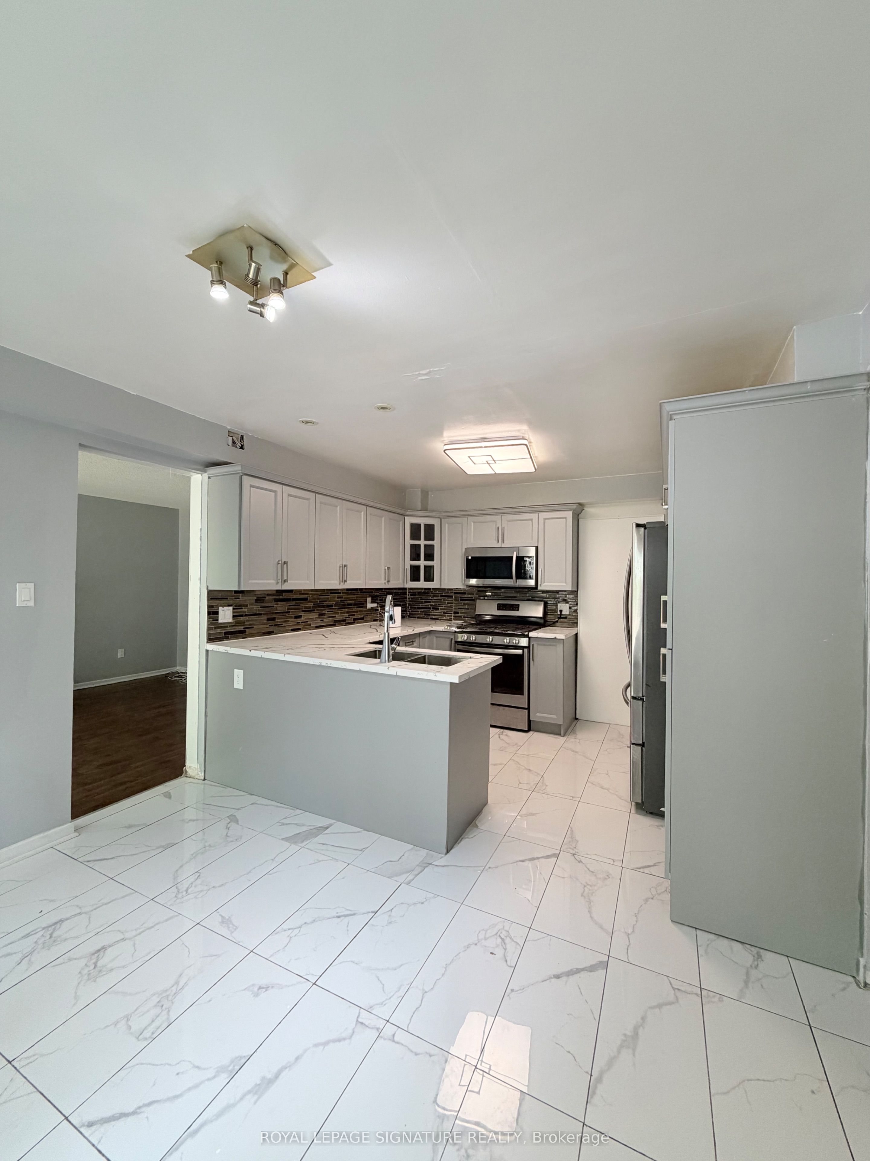 41 Broadbridge Drive Main, Toronto, ON M1C 3K5 photo 5