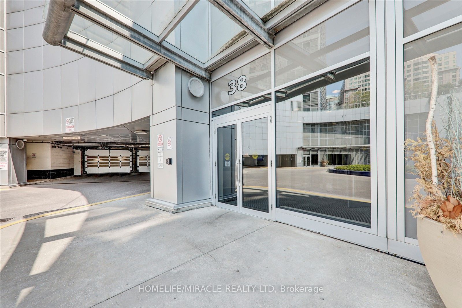 38 Lee Centre Drive 712, Toronto, ON M1H 3J7 photo 5