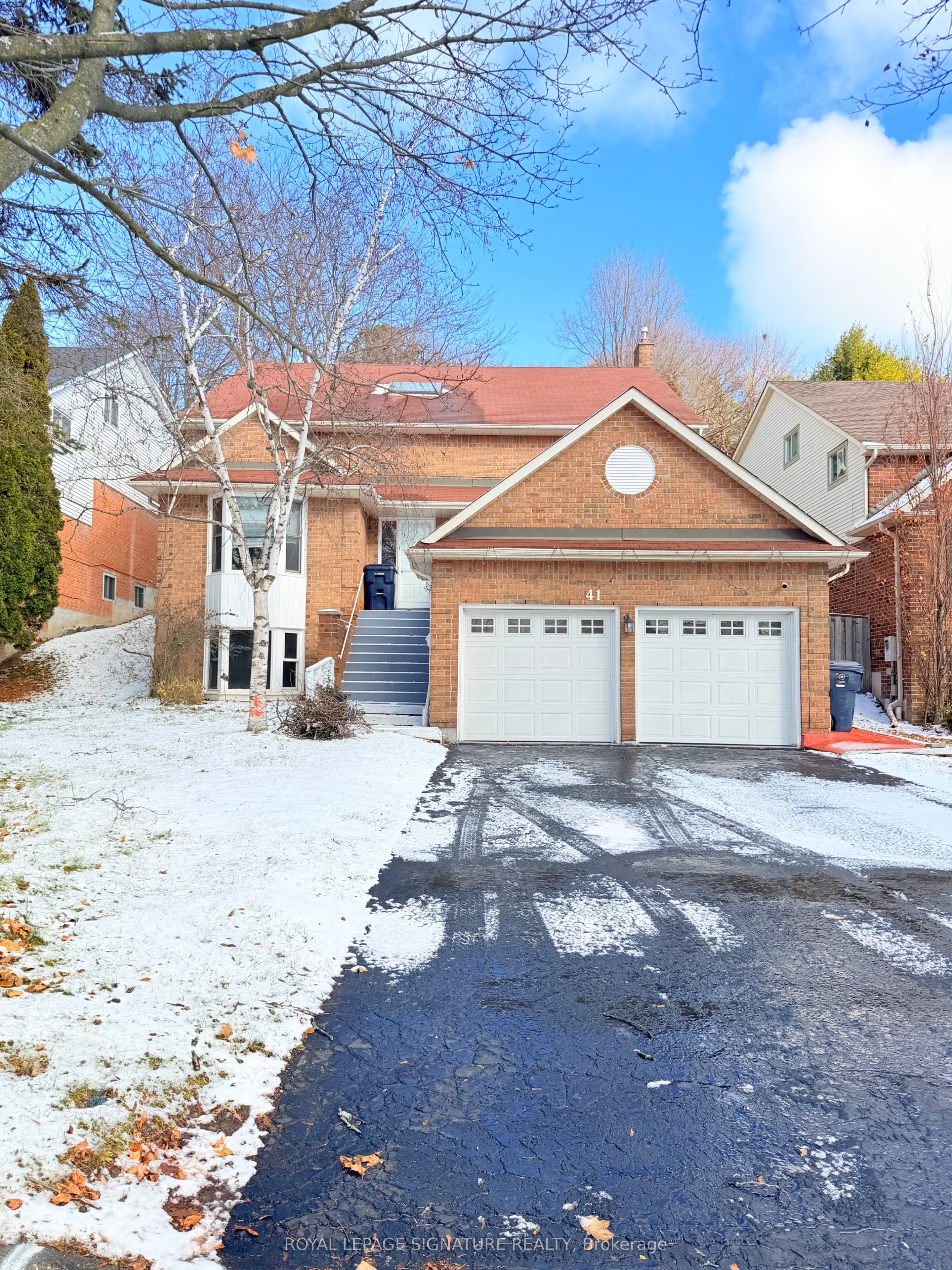 41 Broadbridge Drive Main and Upper, Toronto, ON M1C 3K5