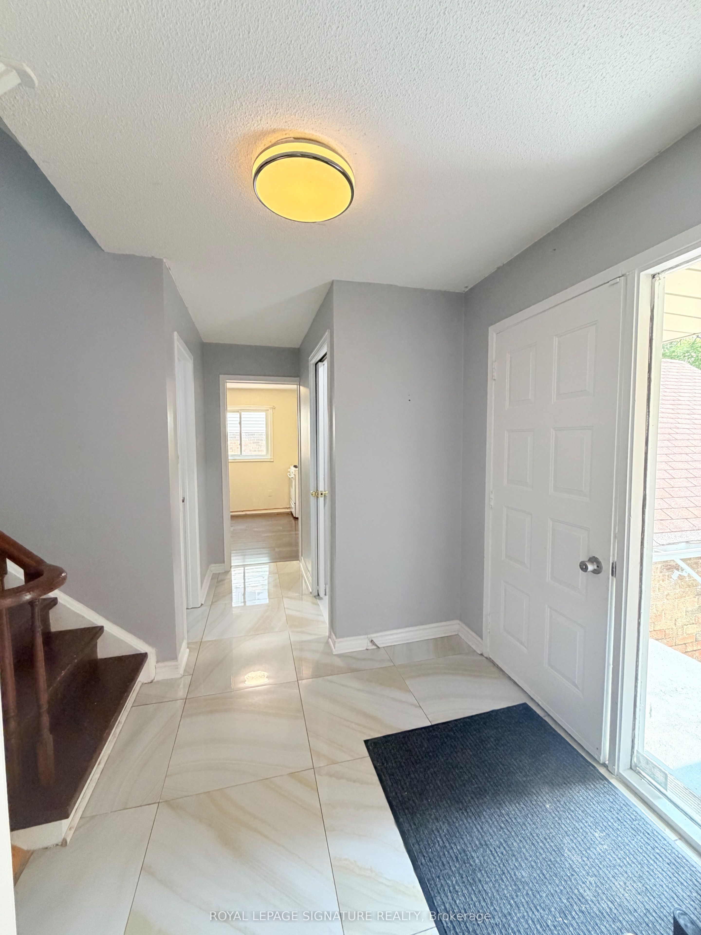 41 Broadbridge Drive Main and Upper, Toronto, ON M1C 3K5 photo 3