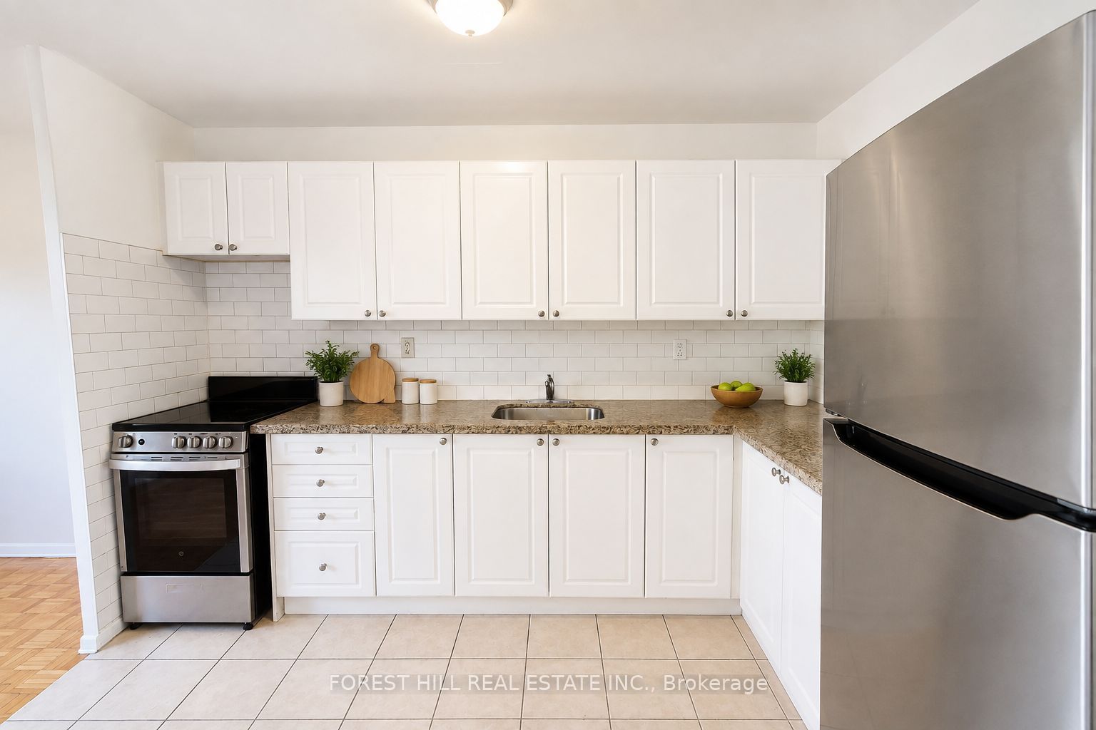 165 Barrington Avenue 101, Toronto, ON M4C 5N1 photo 3