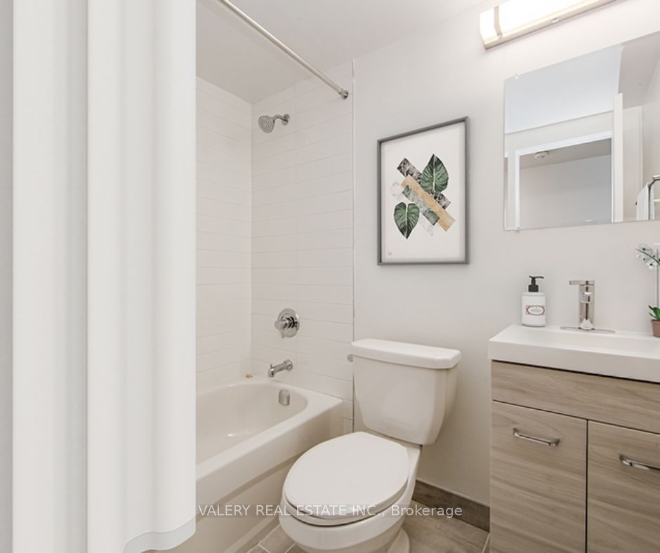 111 Cosburn Avenue 108, Toronto, ON M4J 2L1 photo 5