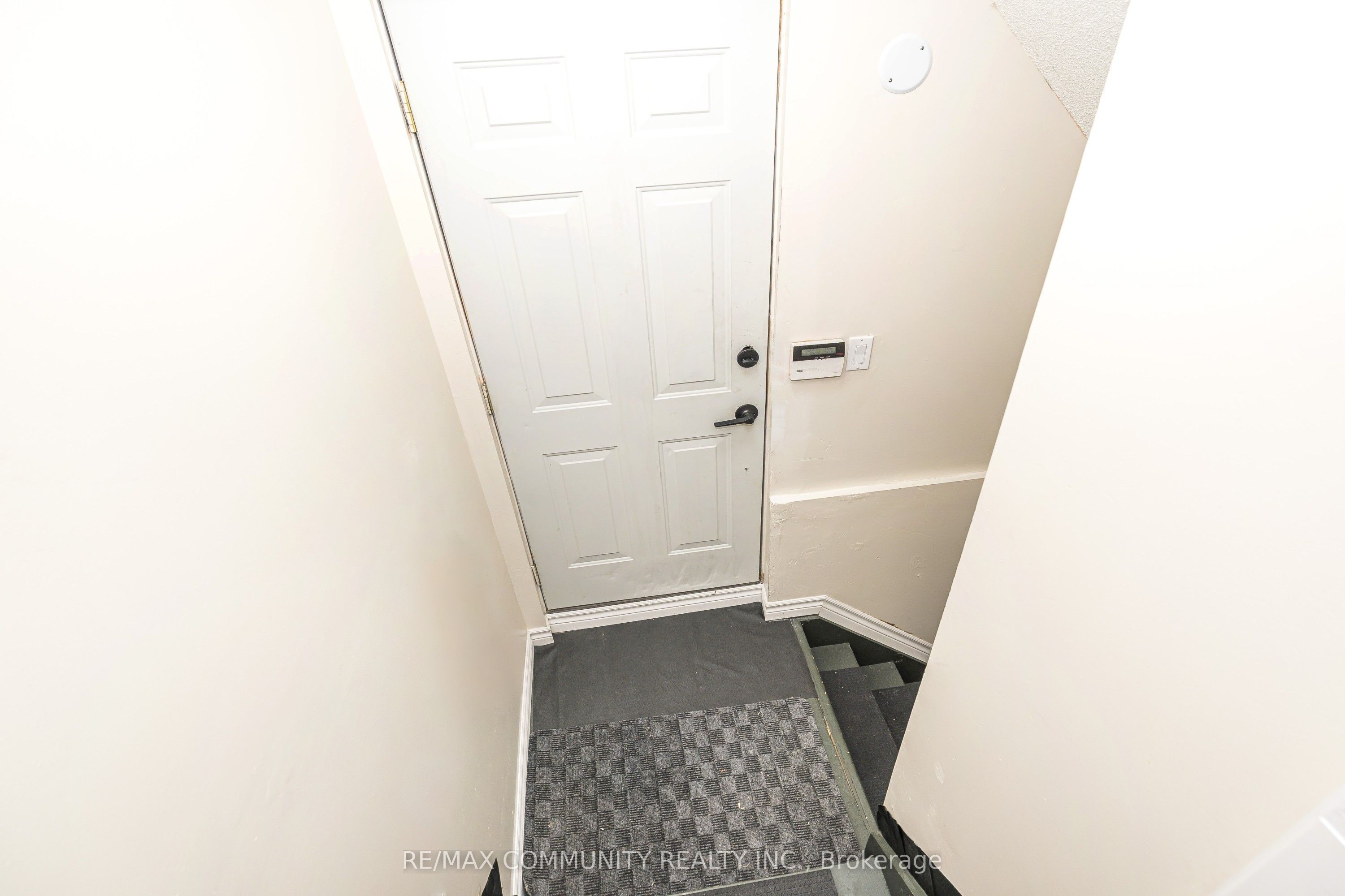 1597 Avonmore Square, Pickering, ON L1V 7H5 photo 2