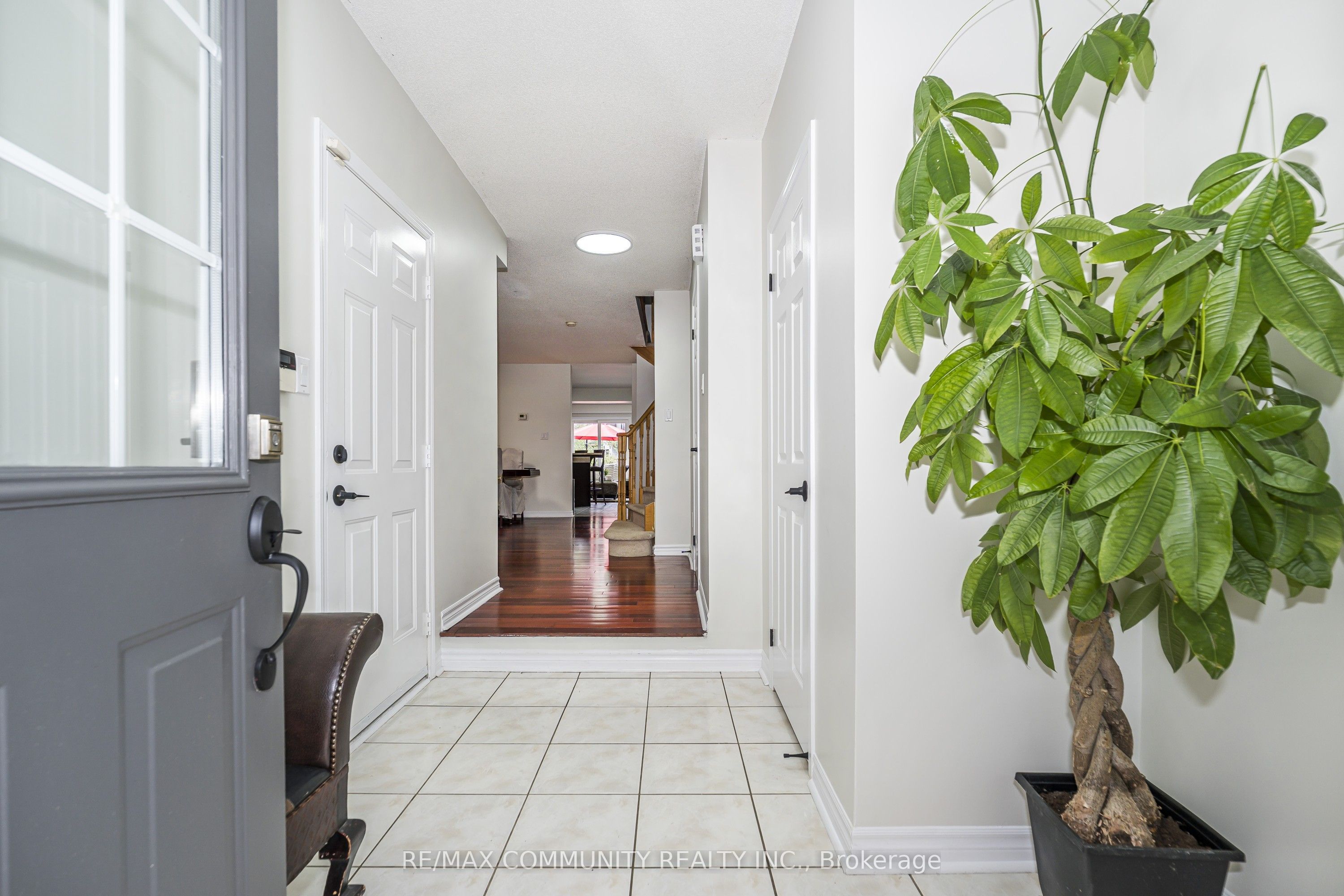 1597 Avonmore Square, Pickering, ON L1V 7H5 photo 3