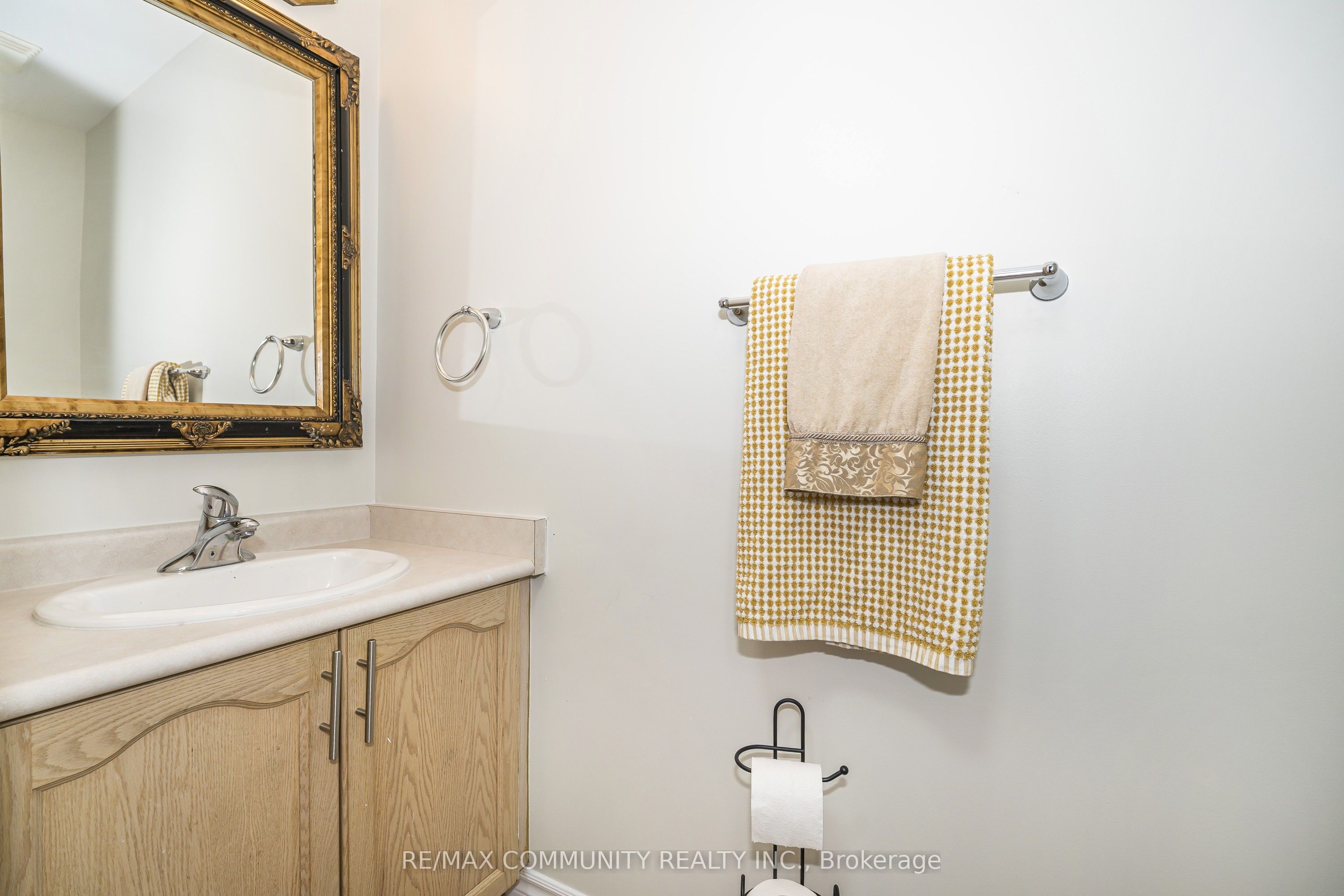 1597 Avonmore Square, Pickering, ON L1V 7H5 photo 5