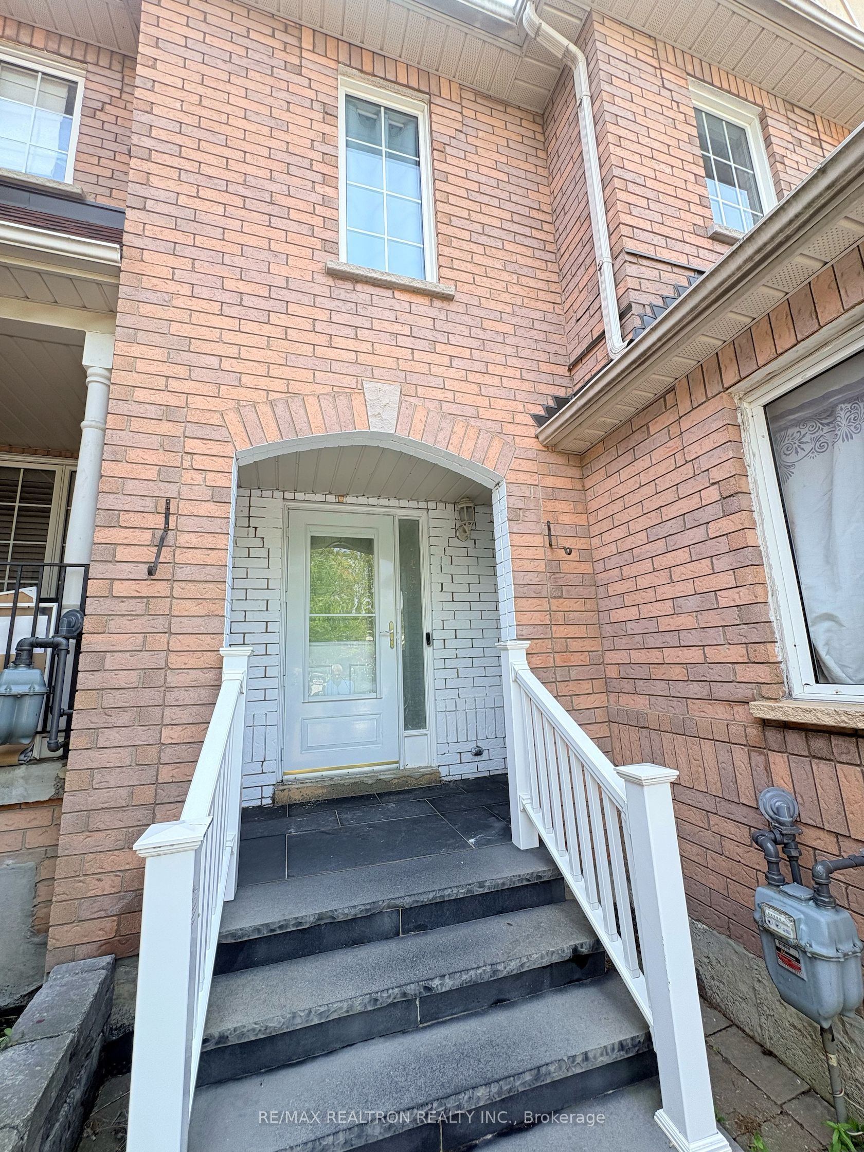 39 Epps Crescent Bsmt, Ajax, ON L1Z 1G2